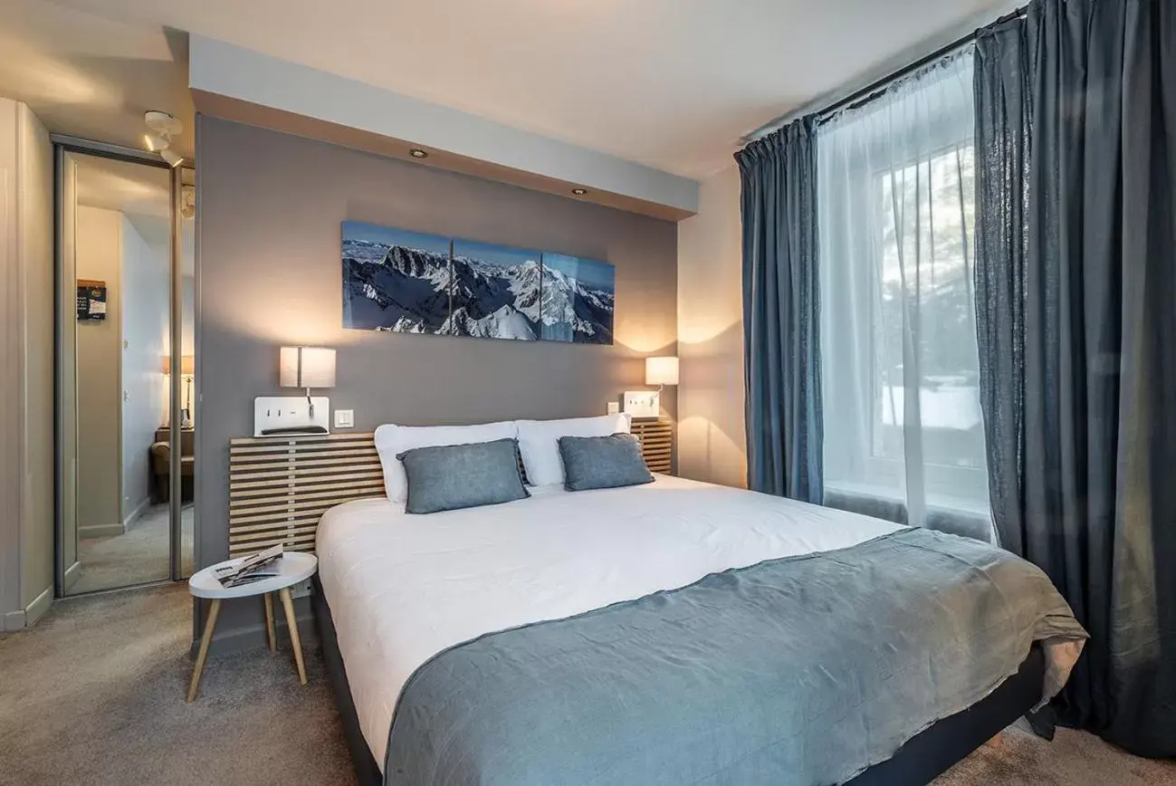 Double or Twin Room with Mont-Blanc view in Eden Hotel, Apartments and Chalet Chamonix Les Praz Double or Twin Room with Mont-Blanc view in Eden Hotel, Apartments and Chalet Chamonix Les Praz