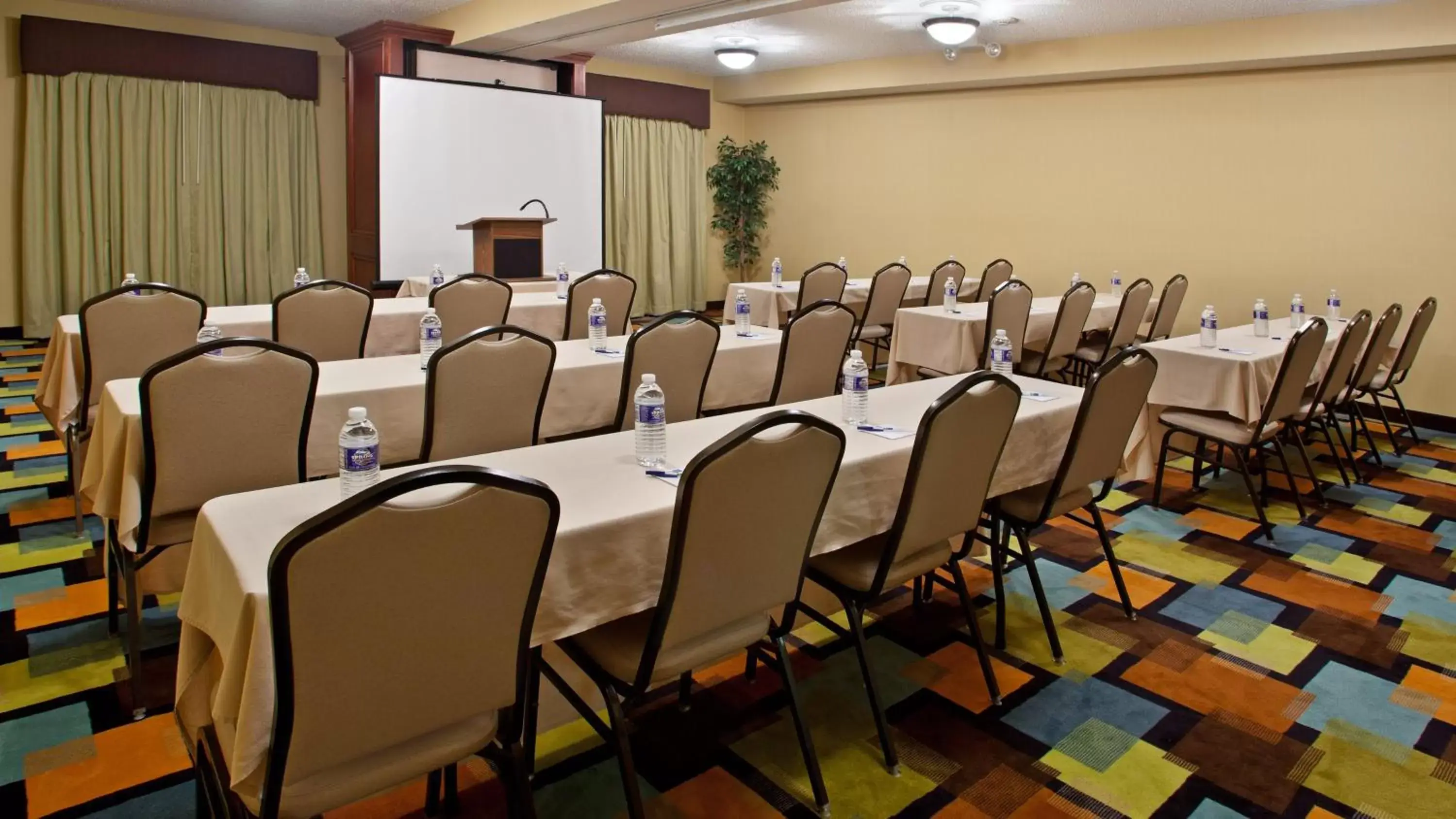 Meeting/conference room in Holiday Inn Express Grove City - Premium Outlet Mall, an IHG Hotel