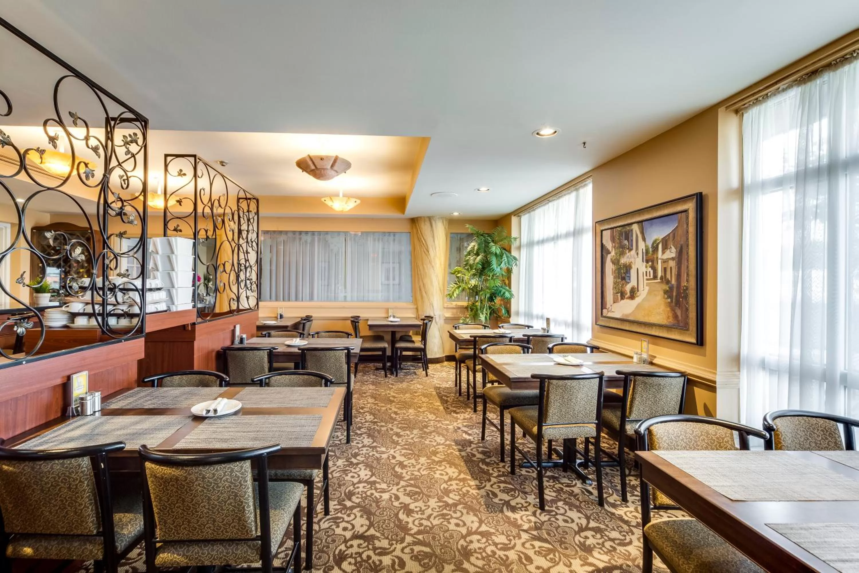 Restaurant/places to eat in Monte Carlo Inn Oakville Suites