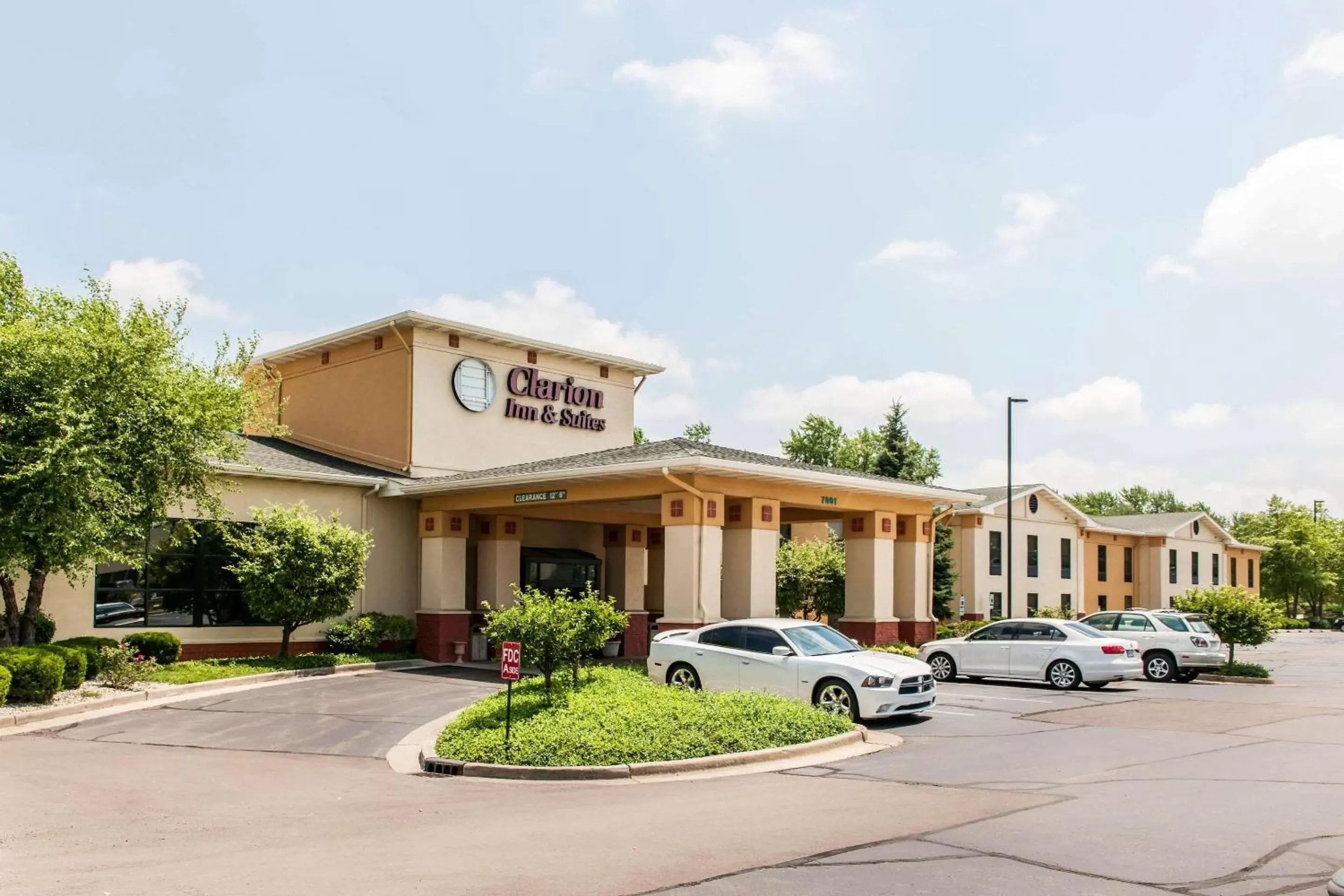 Property Building in Clarion Inn & Suites Northwest
