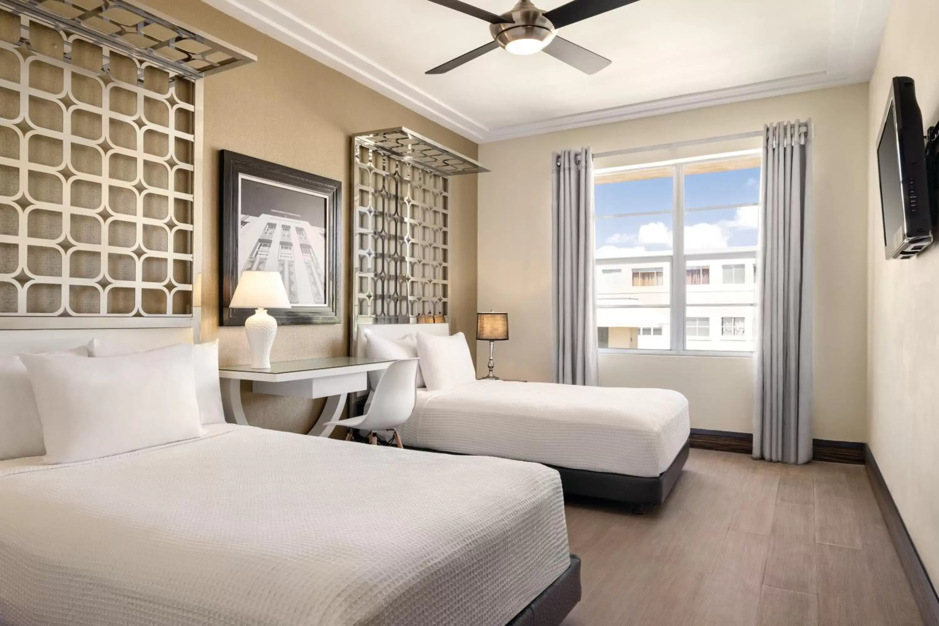 Bedroom, Bed in Waldorf Towers South Beach