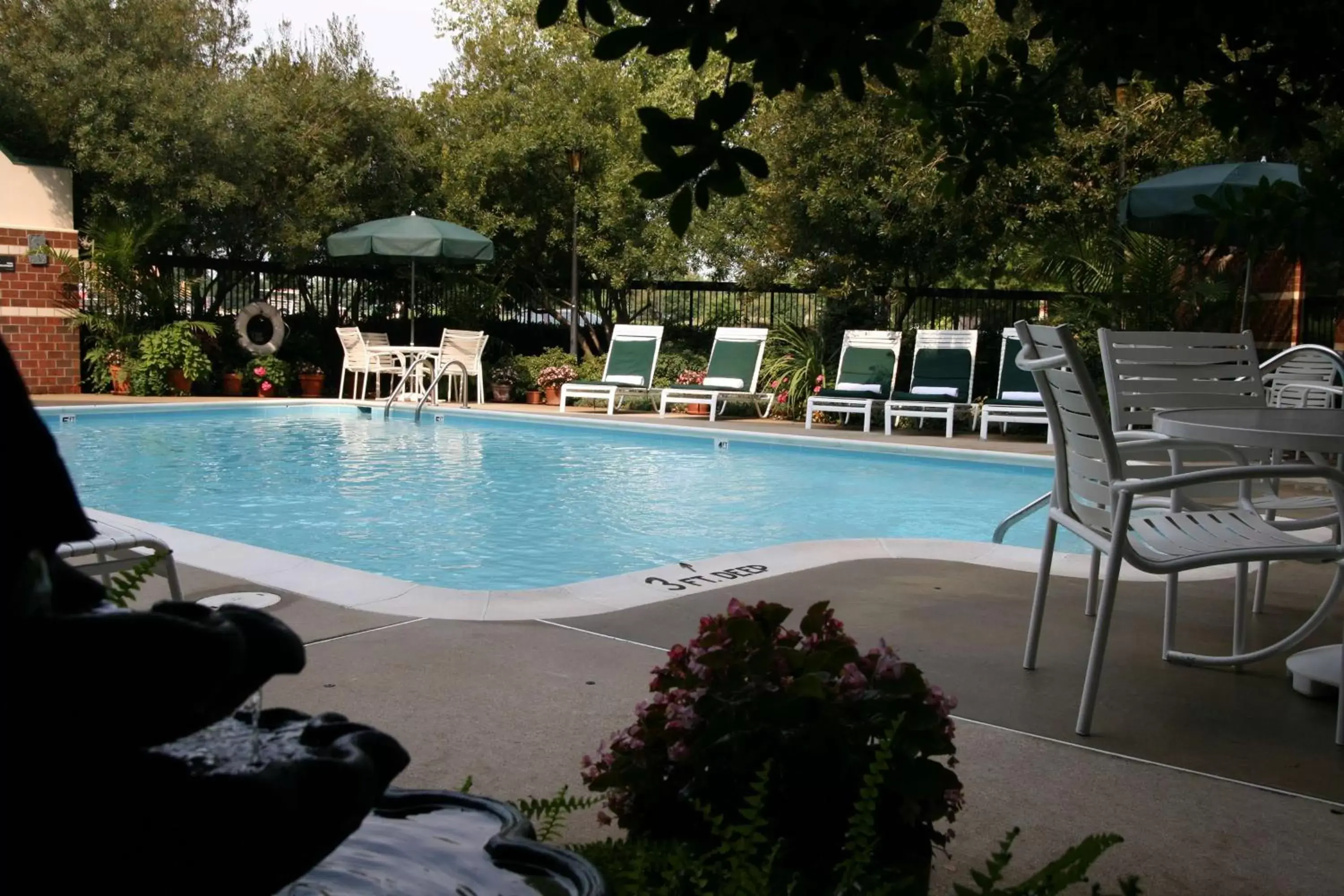 Pool view, Swimming Pool in Hampton Inn Richmond-West Innsbrook