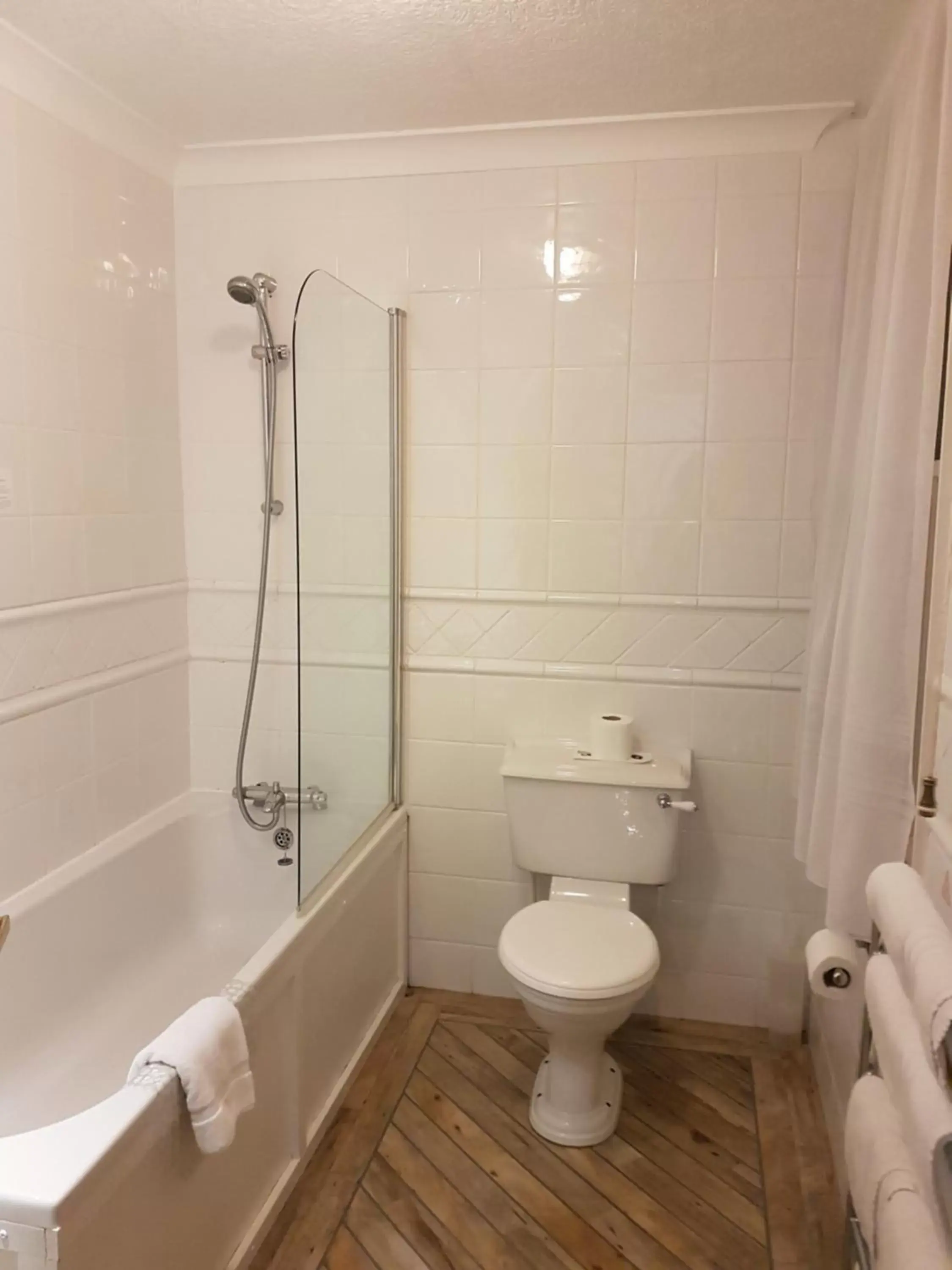 Toilet, Bathroom in The Vine Hotel, Skegness