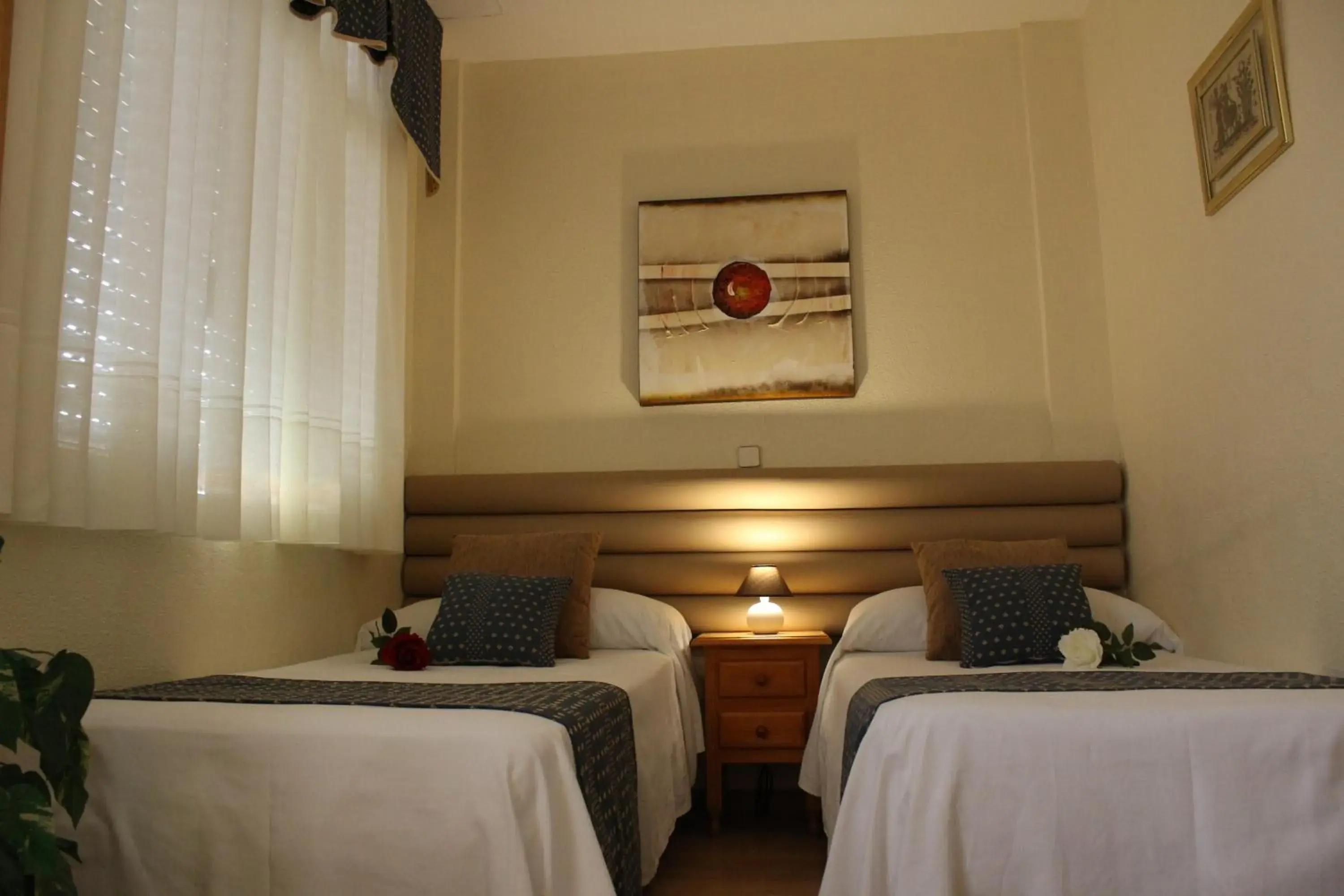 Bedroom, Bed in Hotel Cuatro Caños