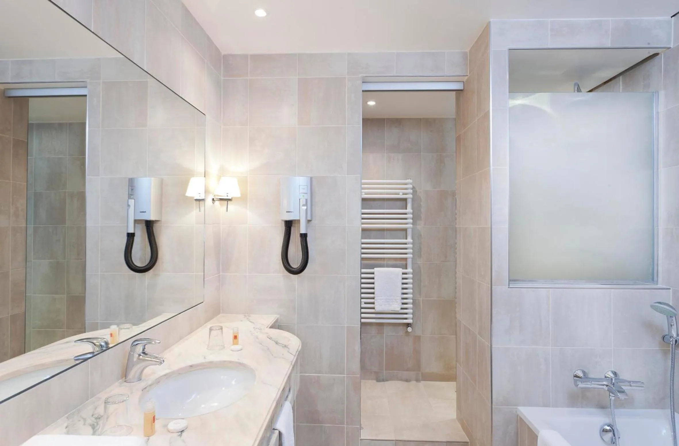 Shower in Hotel Concortel Paris