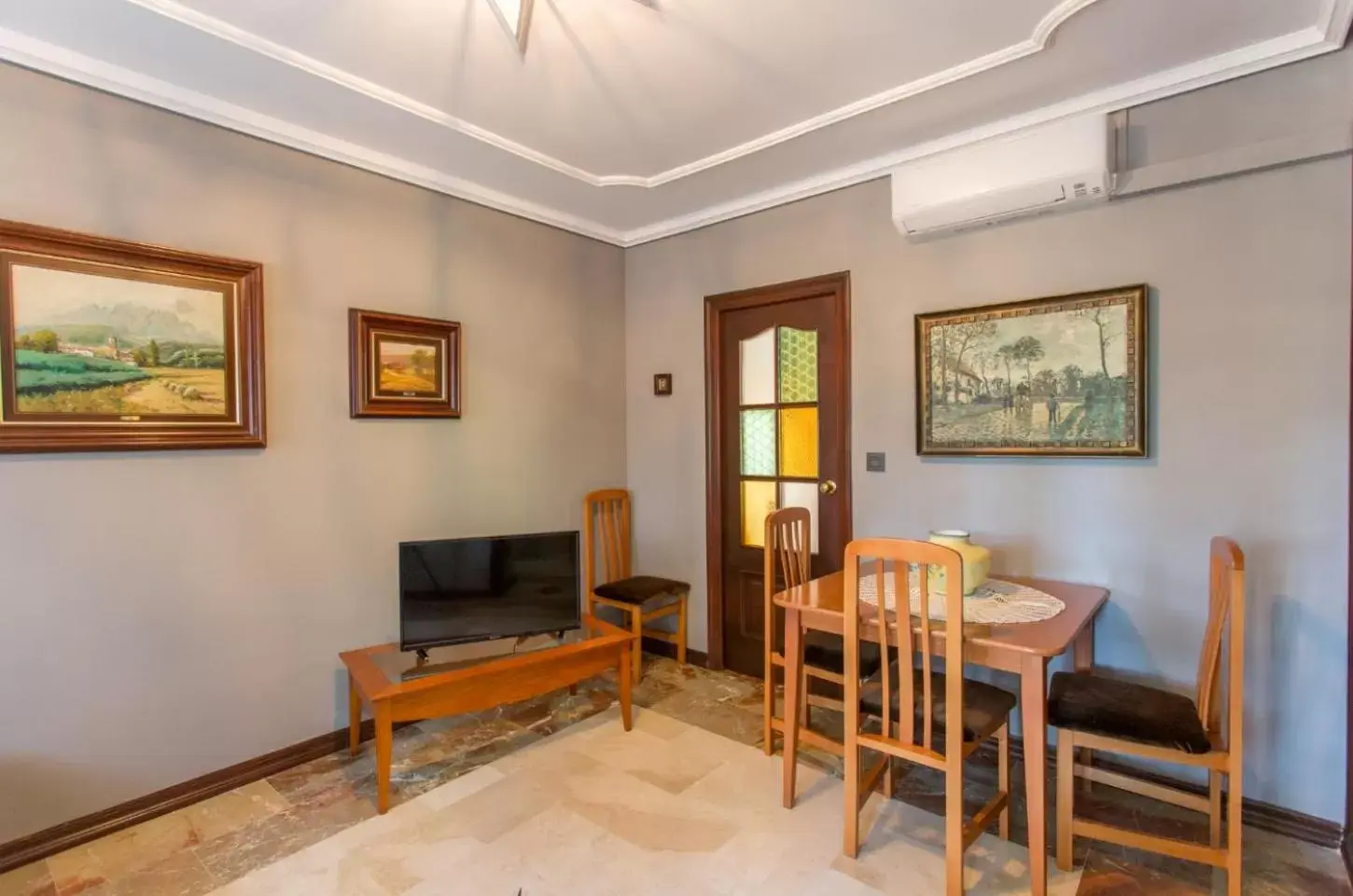 Dining Area in Apartamentos Gaudi Style