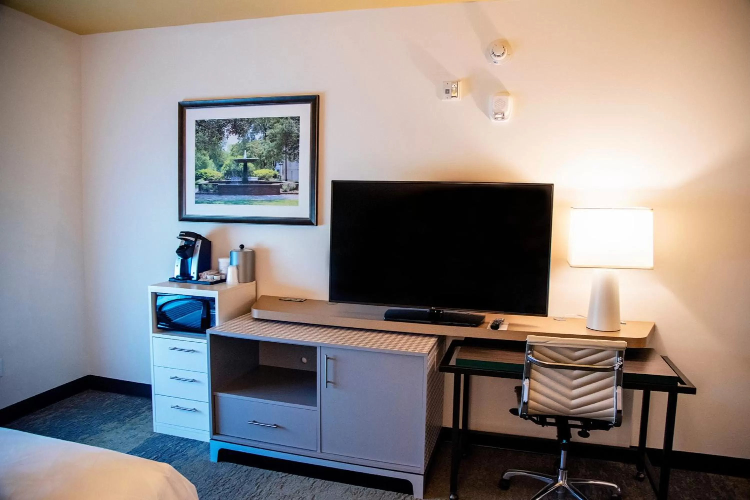 Photo of the whole room, Bed in Holiday Inn & Suites - Savannah Airport - Pooler by IHG