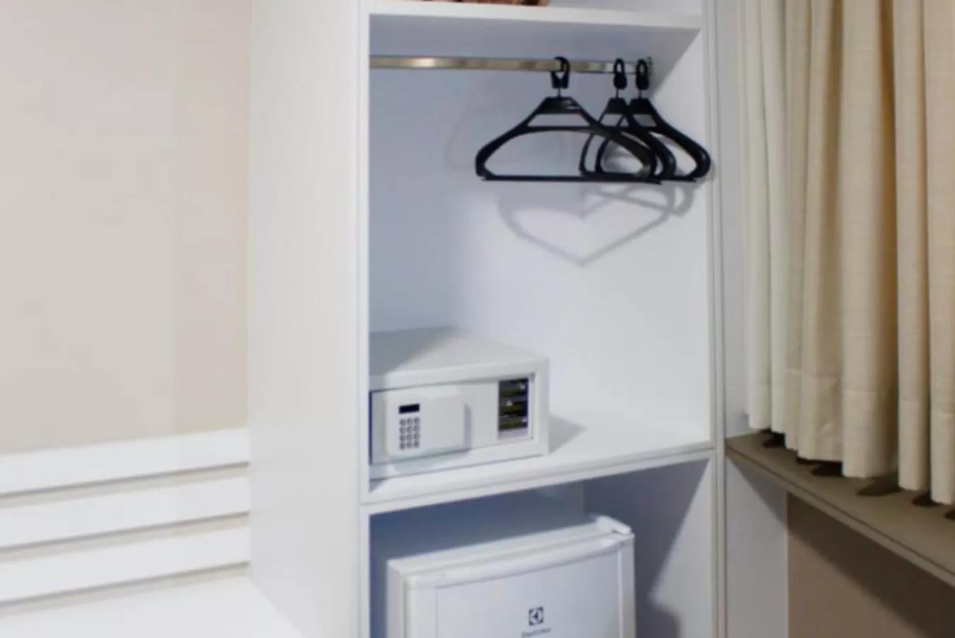 wardrobe in Tri Hotel Executive Indaial