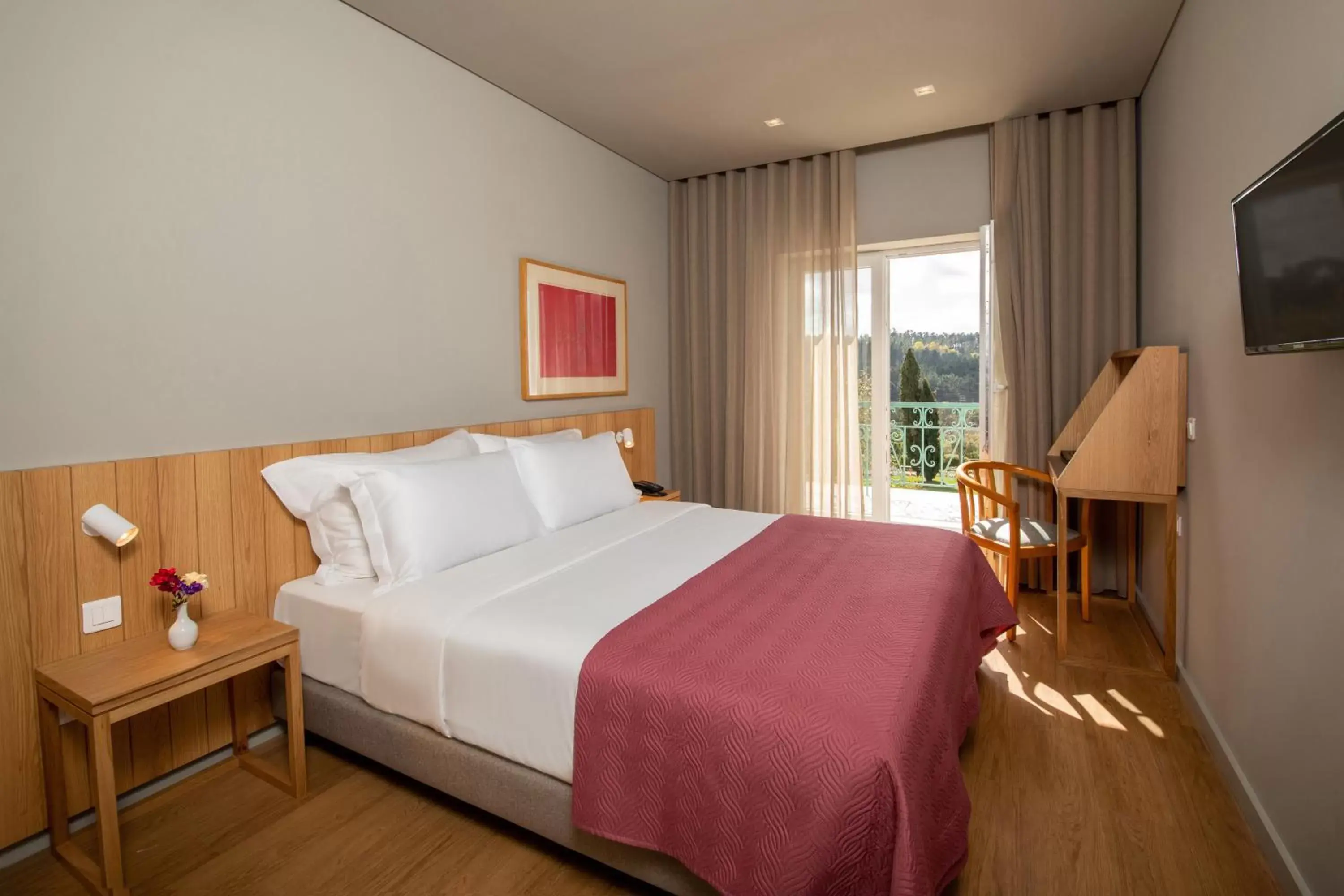 Bed in Montebelo Principe Perfeito Viseu Garden Hotel