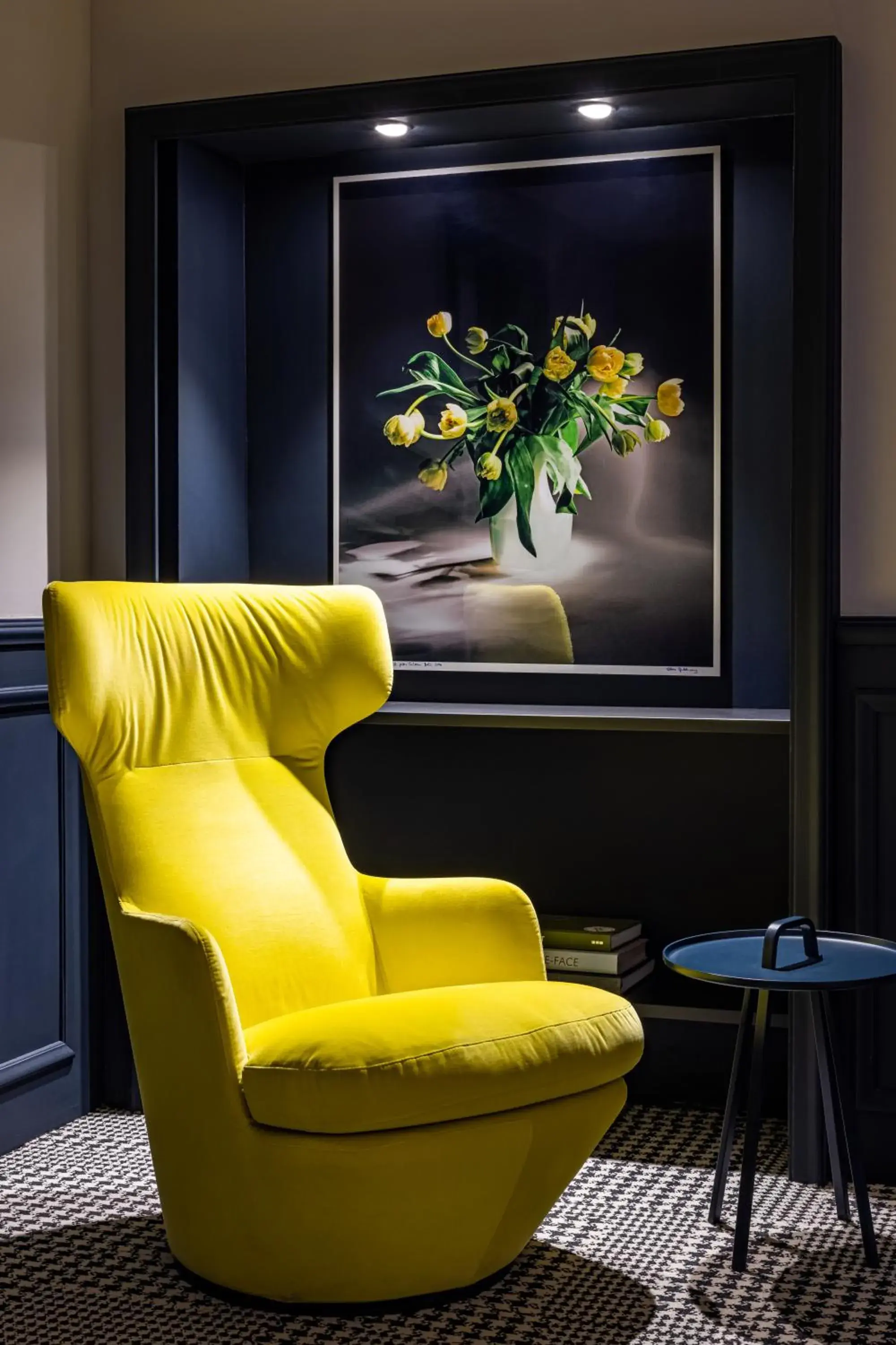 Photo of the whole room, Seating Area in The Midtown Hotel