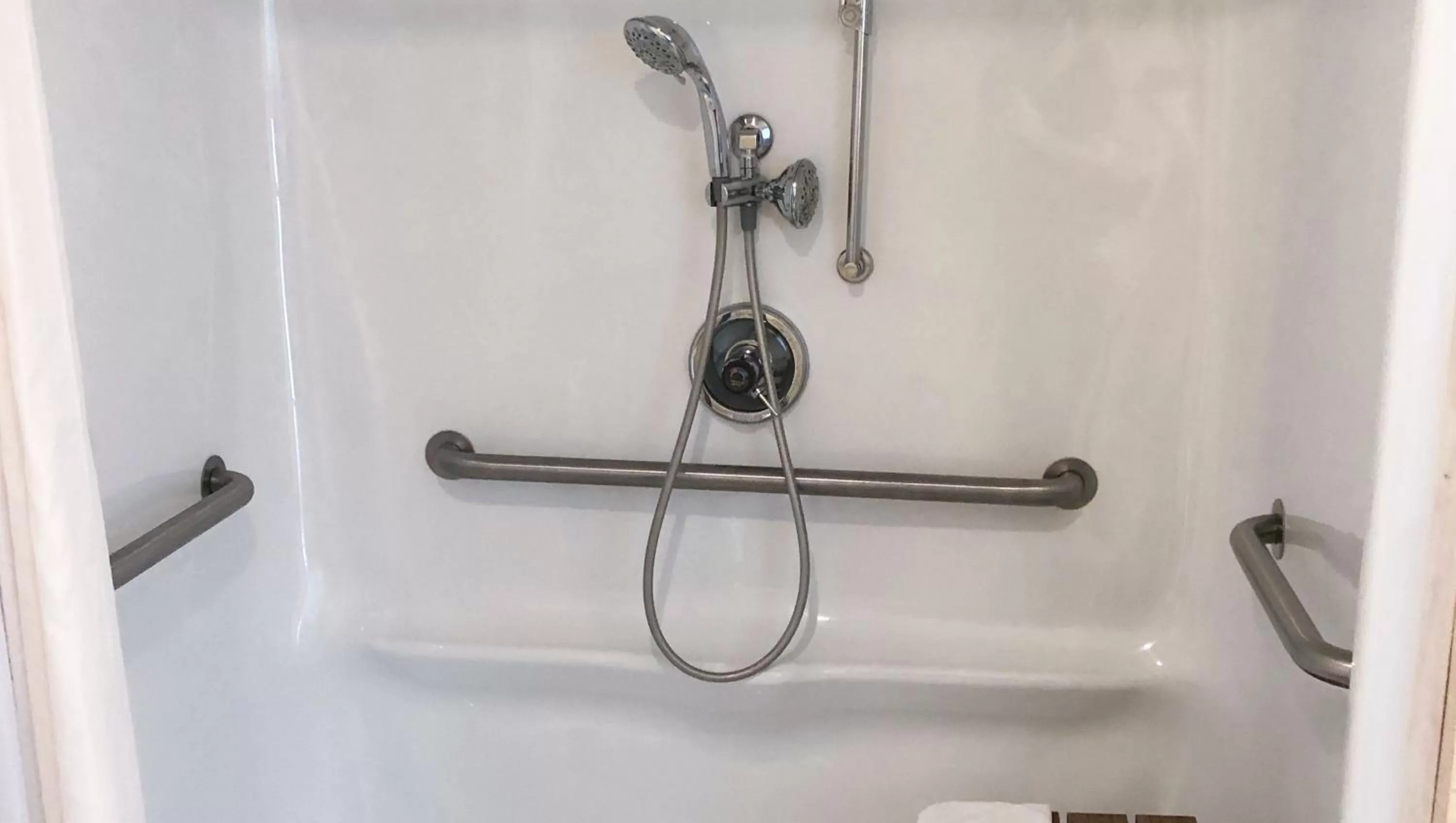 Bathroom in Colonial Inn Ellsworth