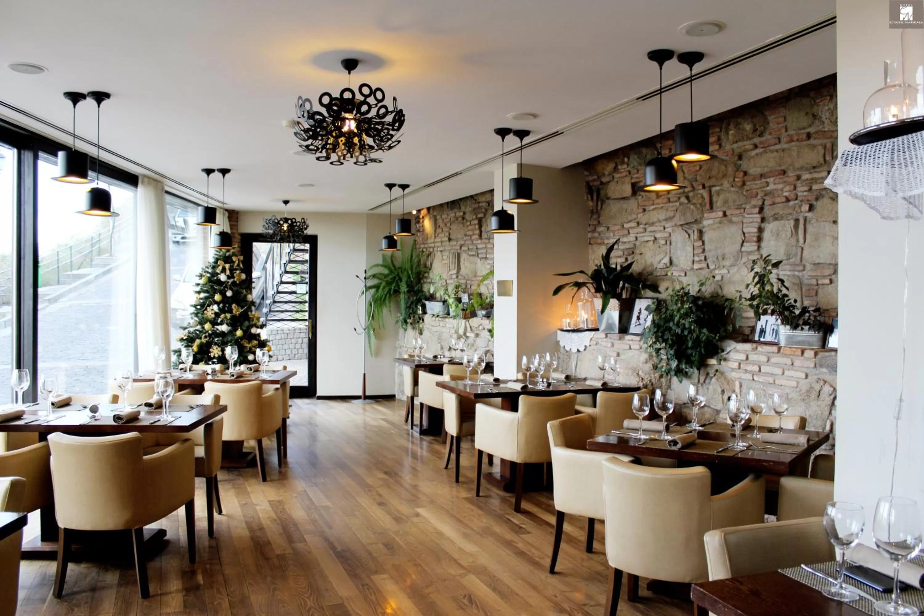 Restaurant/places to eat in Citadel Narikala Hotel