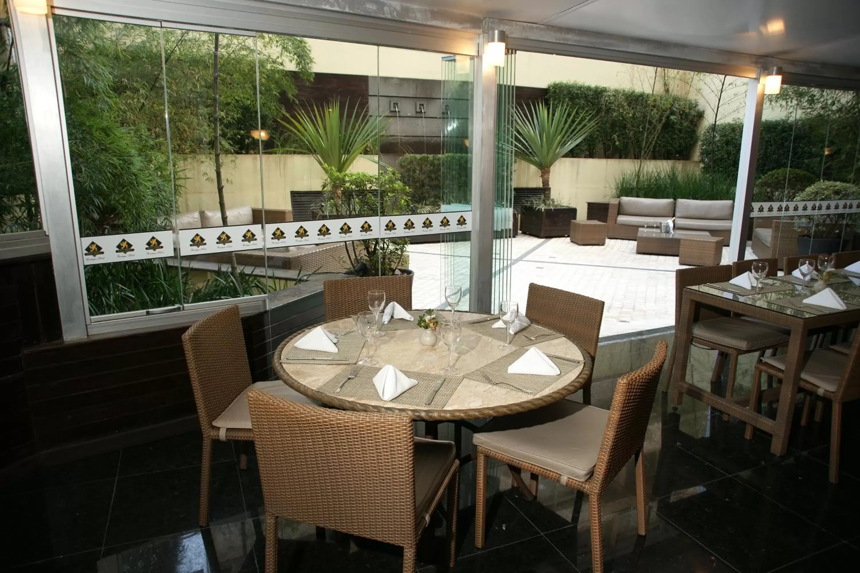 Restaurant/places to eat in Royal Jardins Boutique Hotel