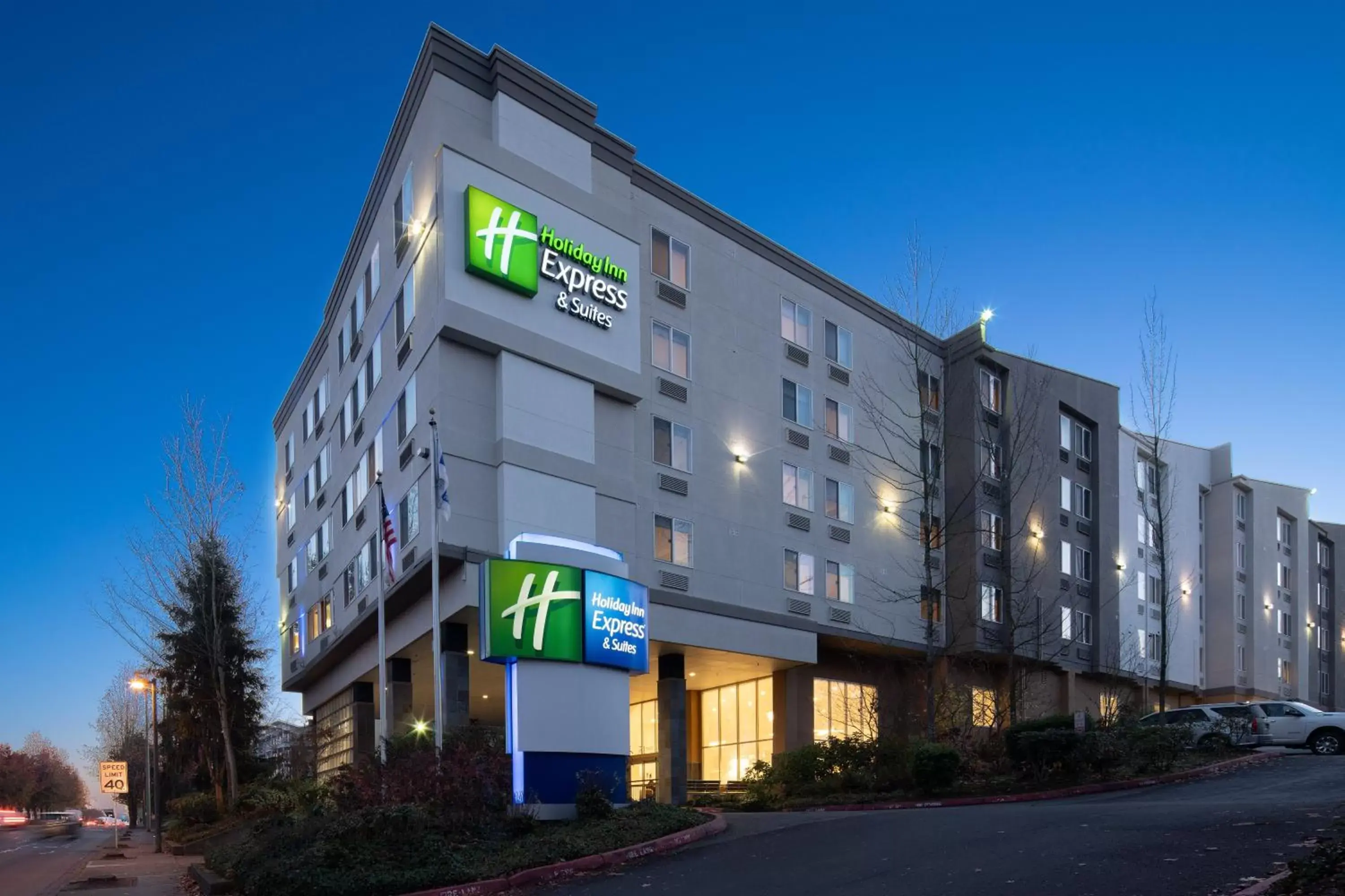 Property Building in Holiday Inn Express Seattle - Sea-Tac Airport, an IHG Hotel