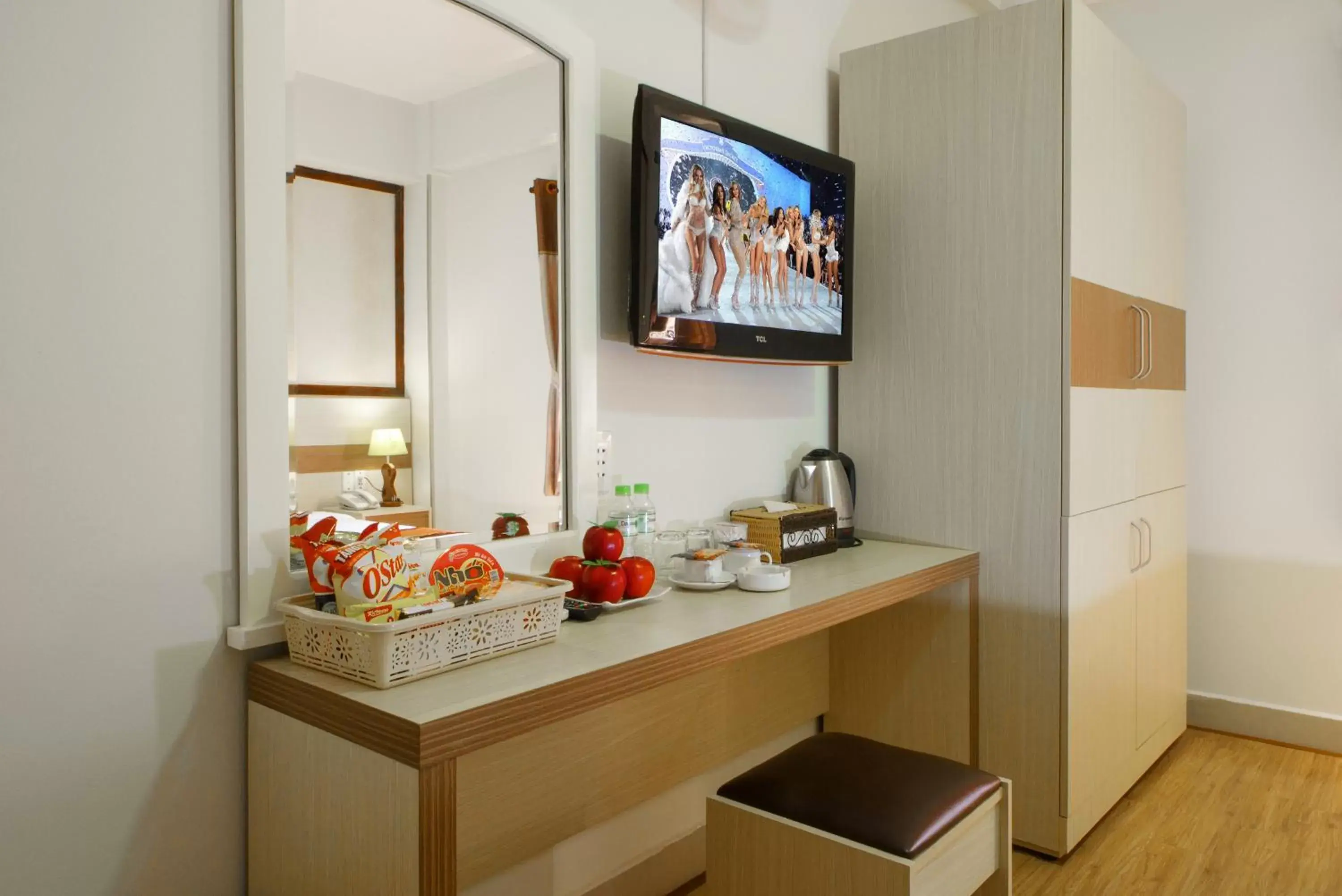 Coffee/tea facilities, TV/Entertainment Center in Palago Hotel