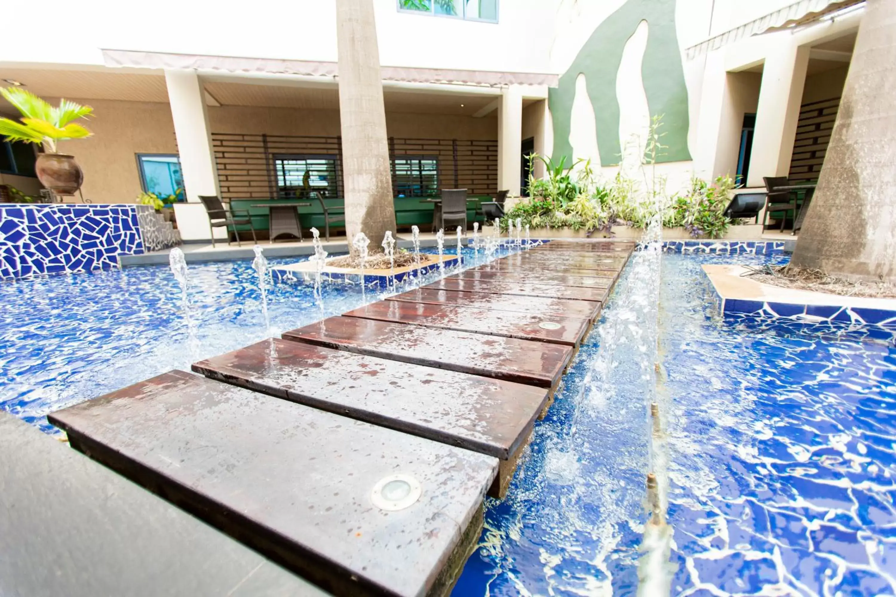 Restaurant/places to eat, Swimming Pool in Best Western Premier Accra Airport Hotel