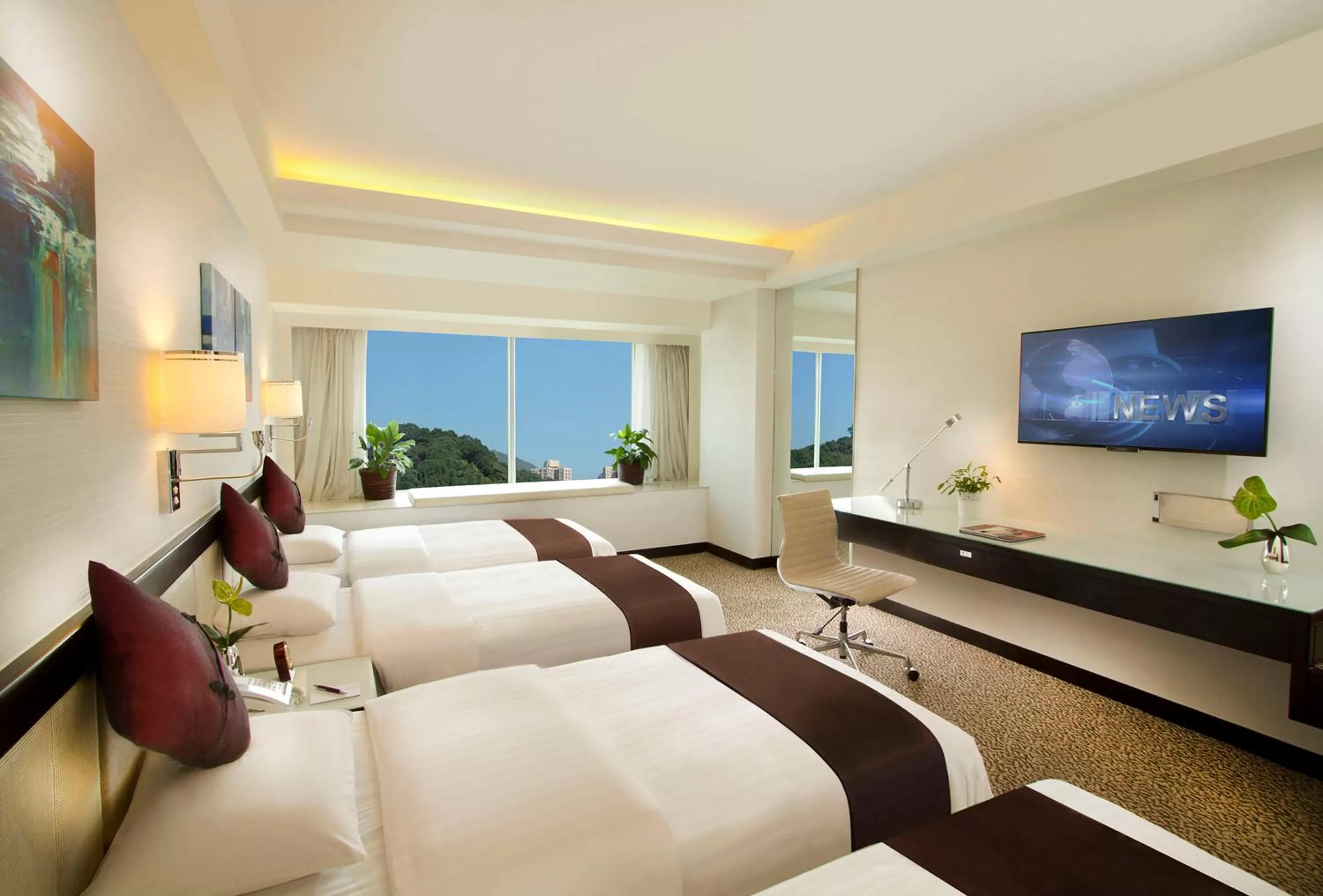 Bed in Regal Riverside Hotel