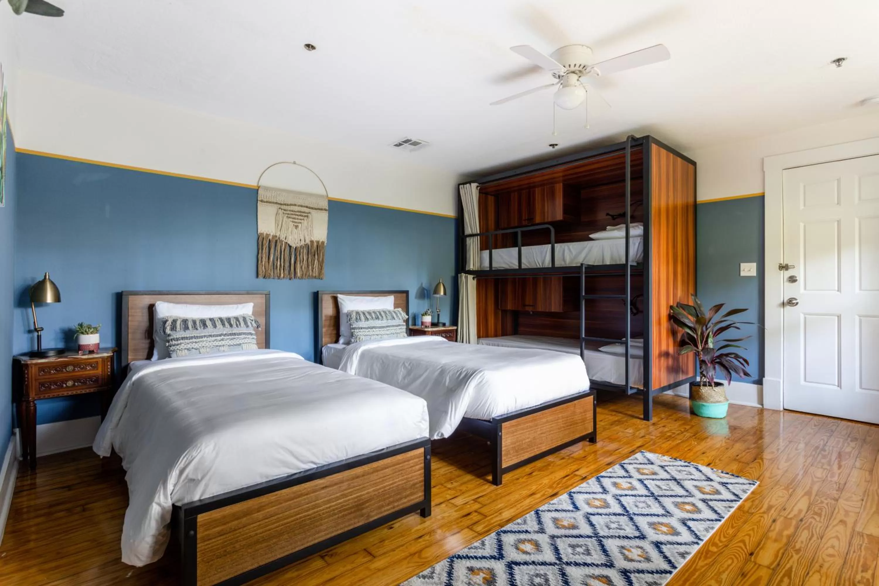 Family Room in Miami River Inn by Renzzi