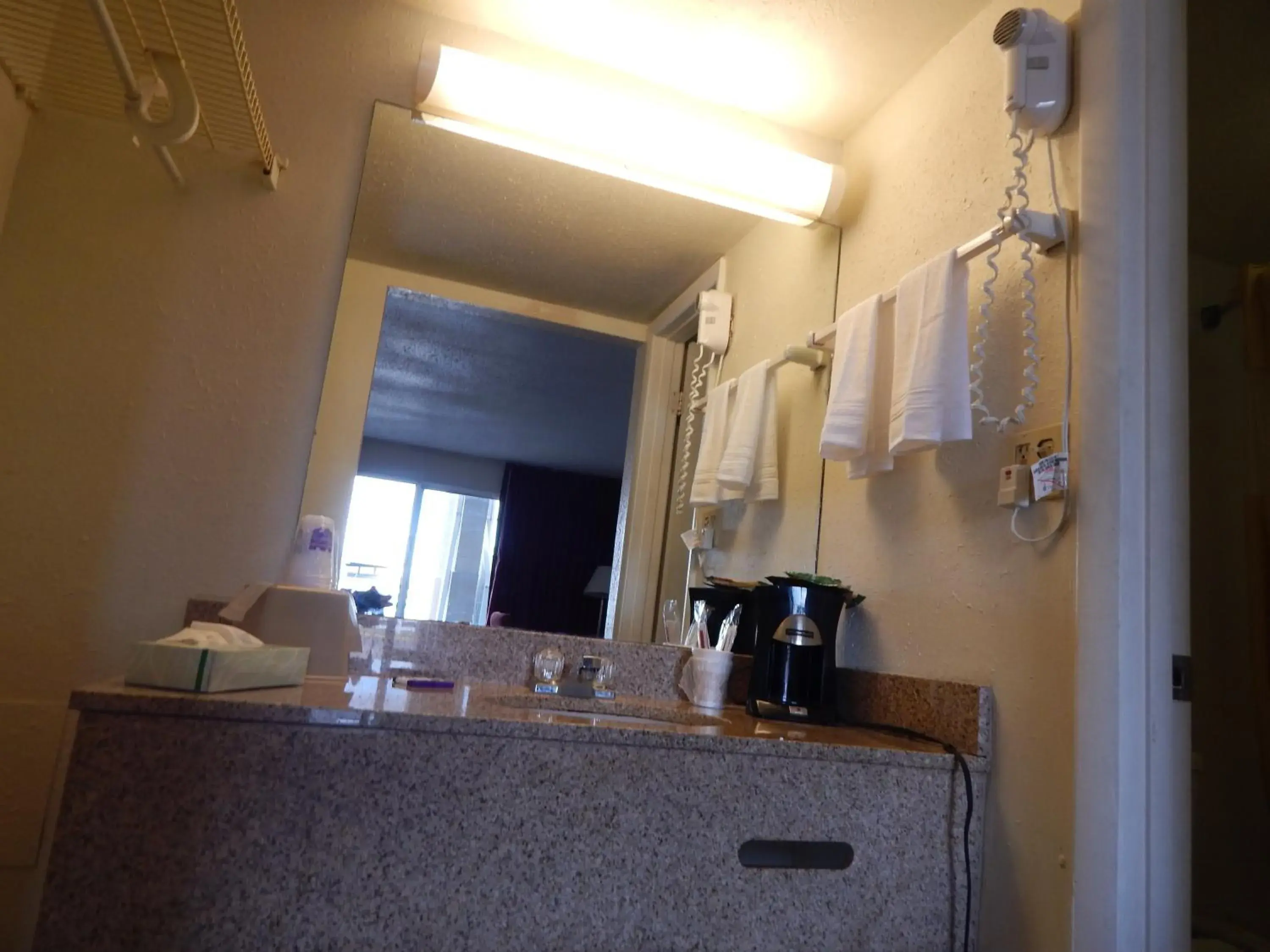 Bathroom, Kitchen/Kitchenette in Knights Inn - Plant City