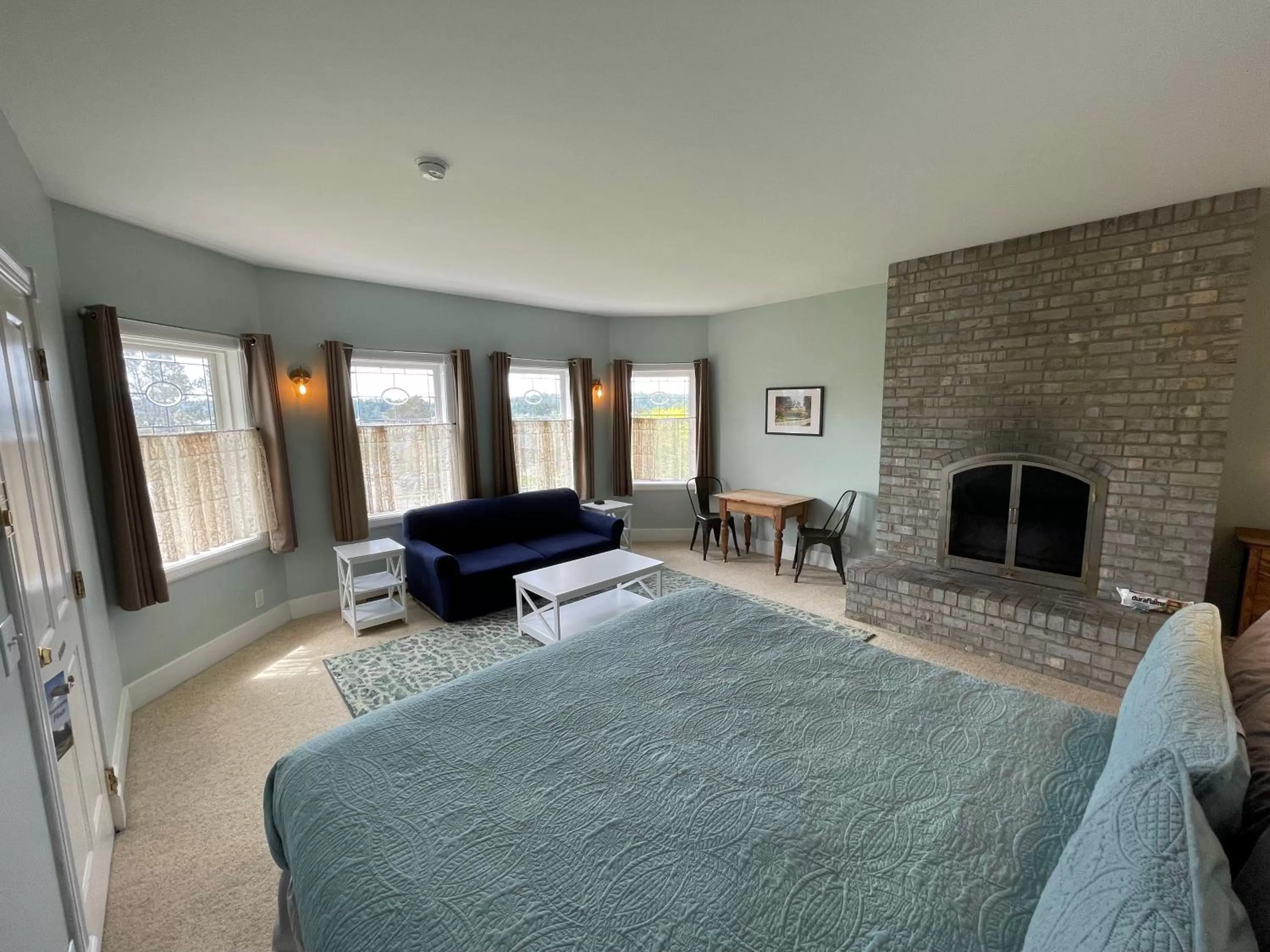 Bed in The Edenwild Boutique Inn