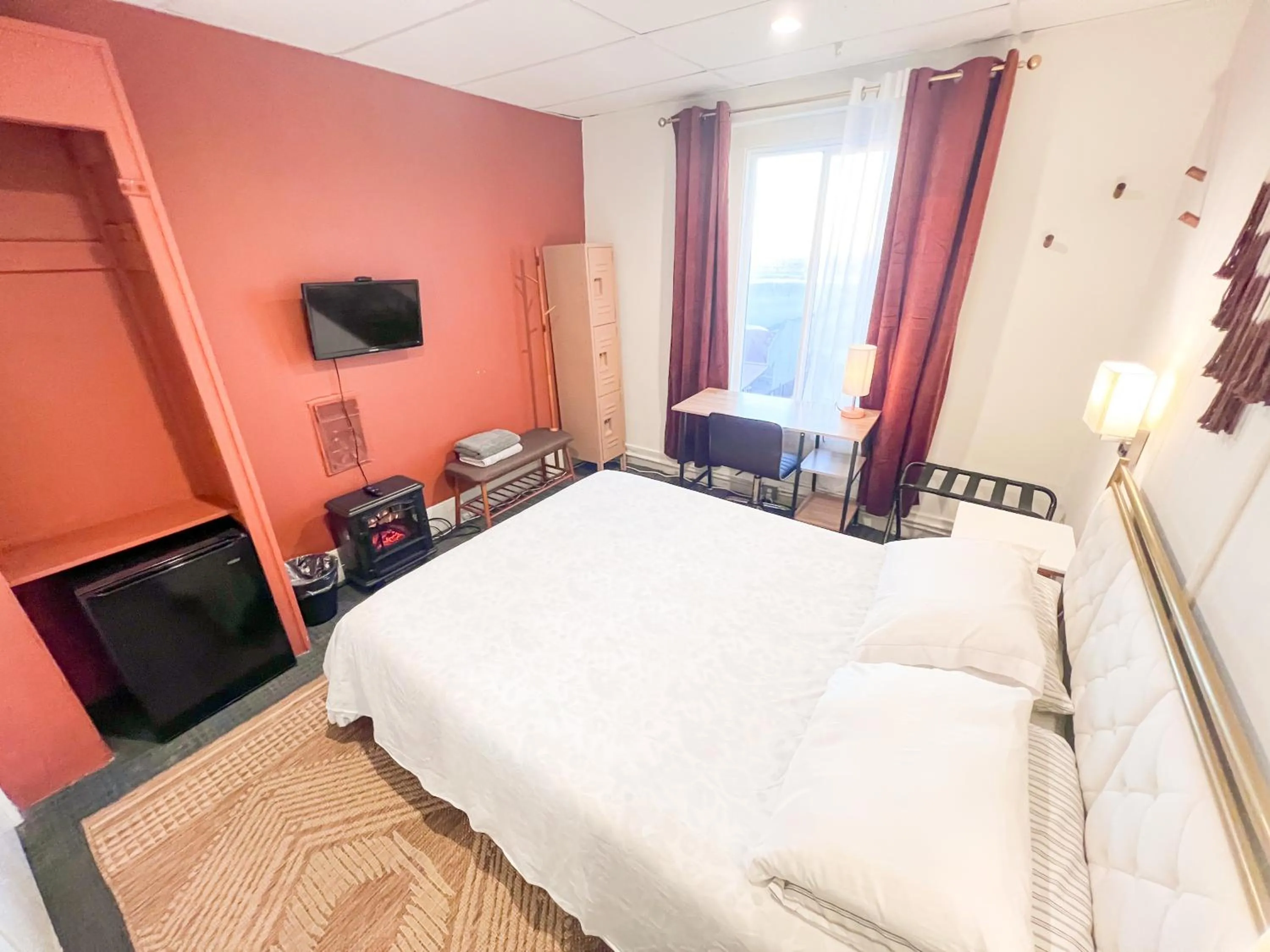 Bedroom, Bed in ITH Surf City Hostel Hermosa Beach