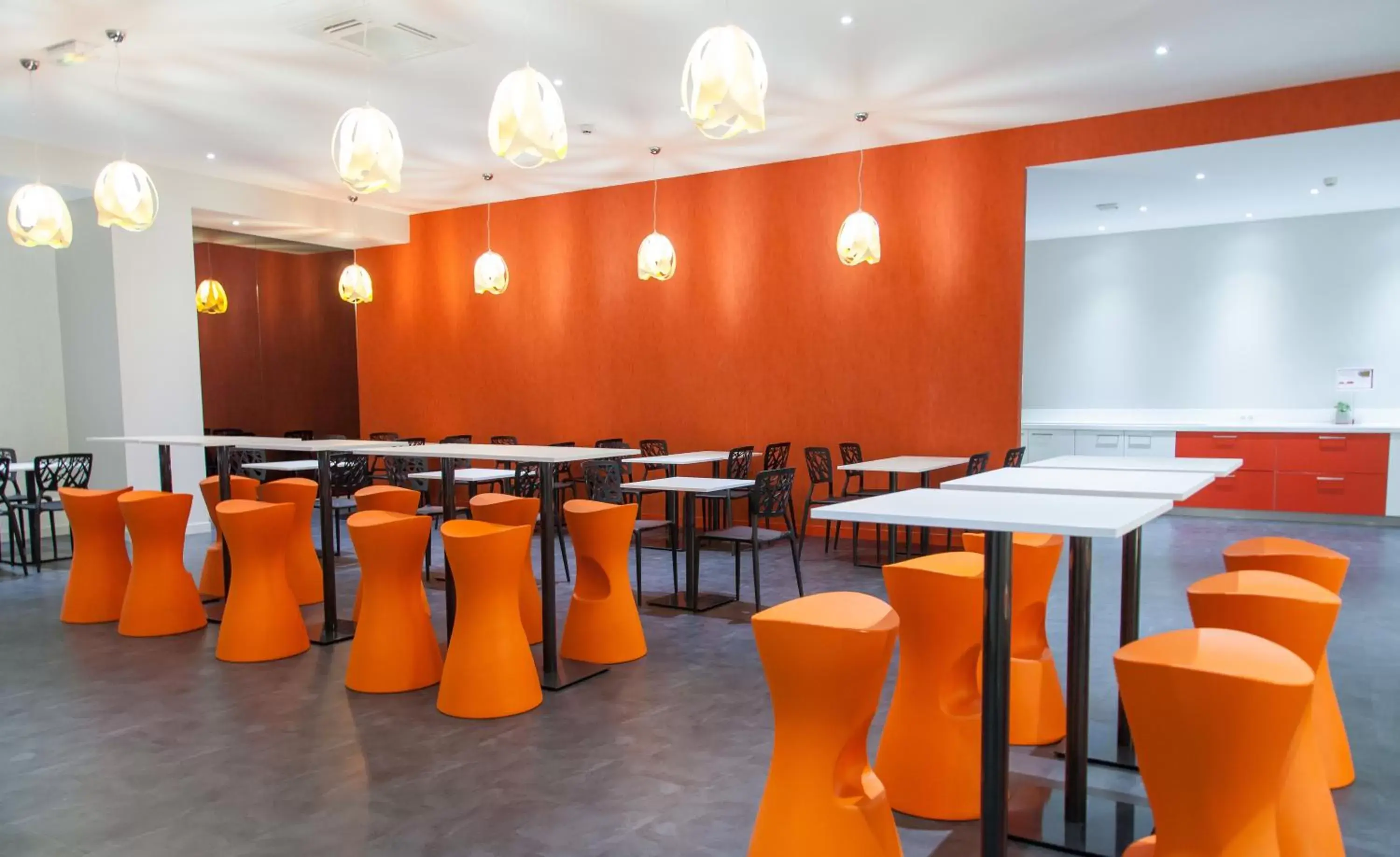 Dining area, Restaurant/Places to Eat in ibis Styles Poitiers Centre