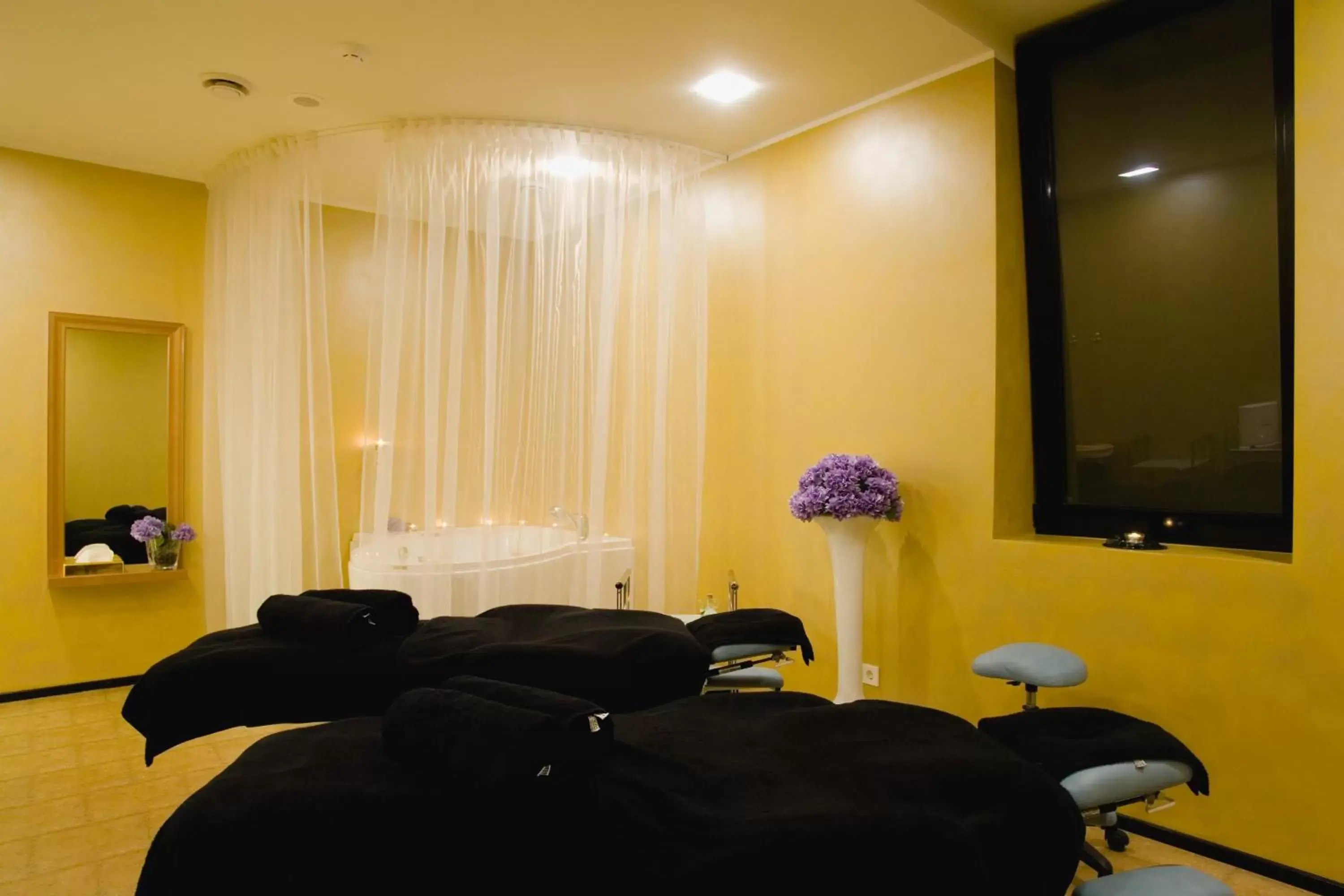 Spa and wellness centre/facilities, TV/Entertainment Center in Arensburg Boutique Hotel & Spa