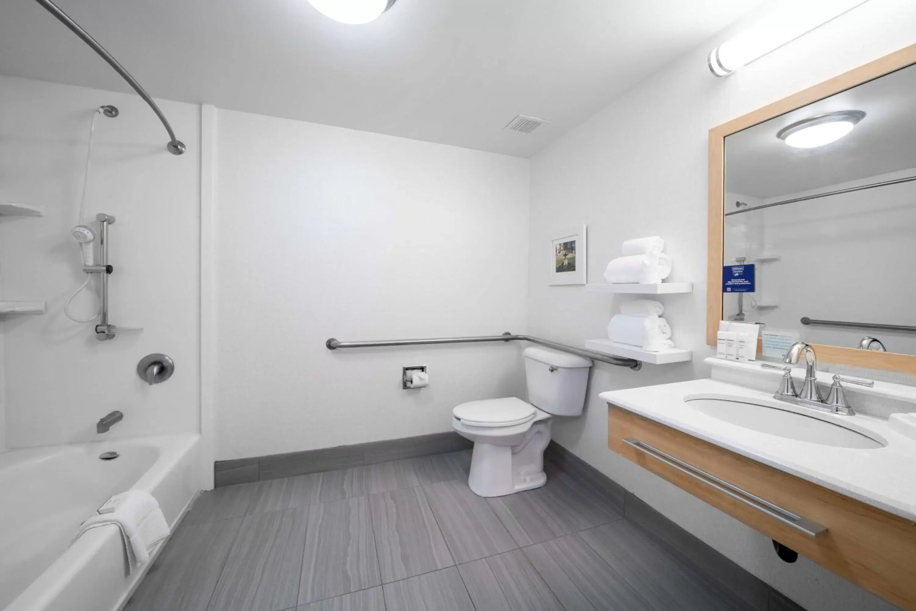 Bathroom in Hampton Inn & Suites Modesto - Salida