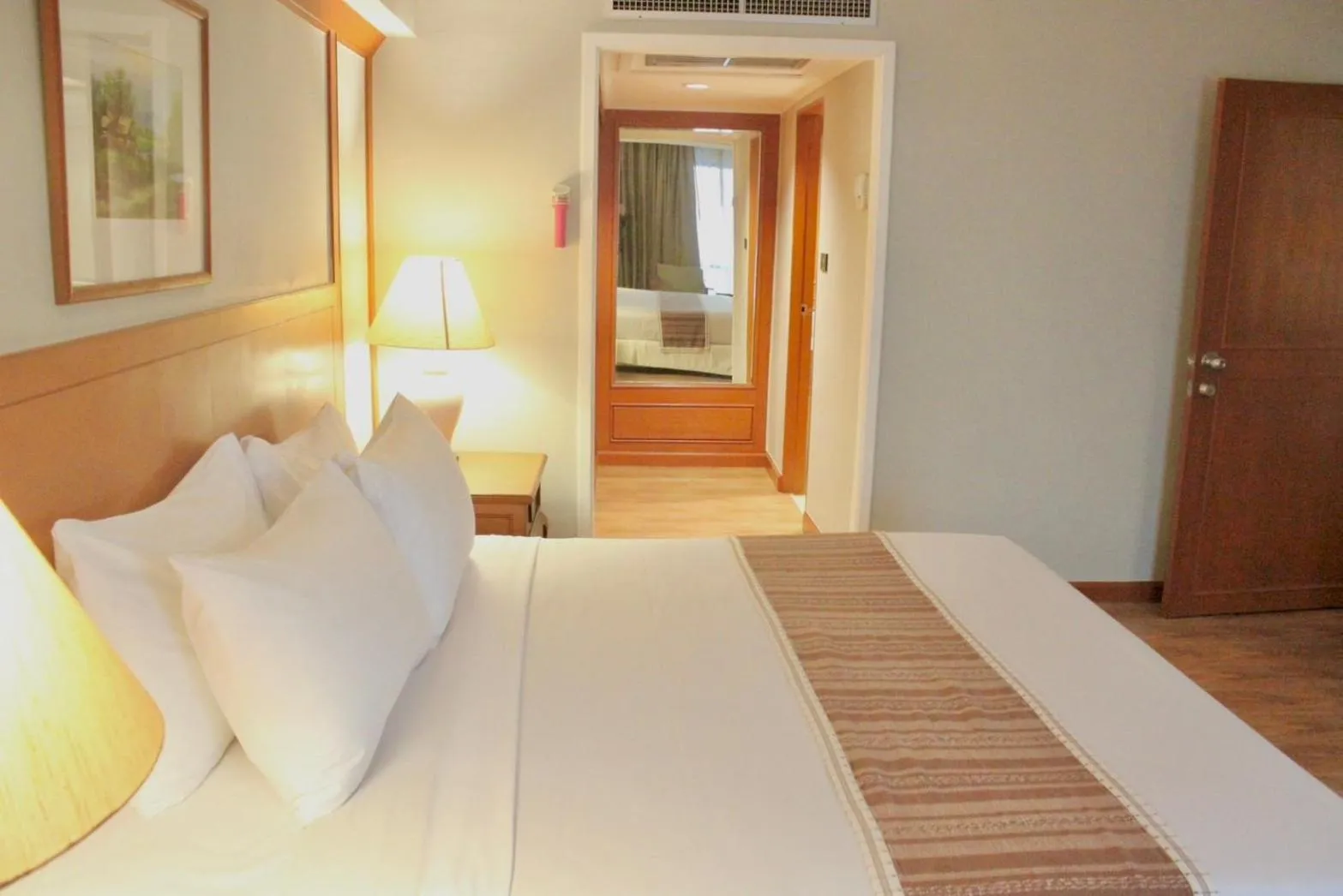 Bedroom, Bed in Bangkok Palace Hotel