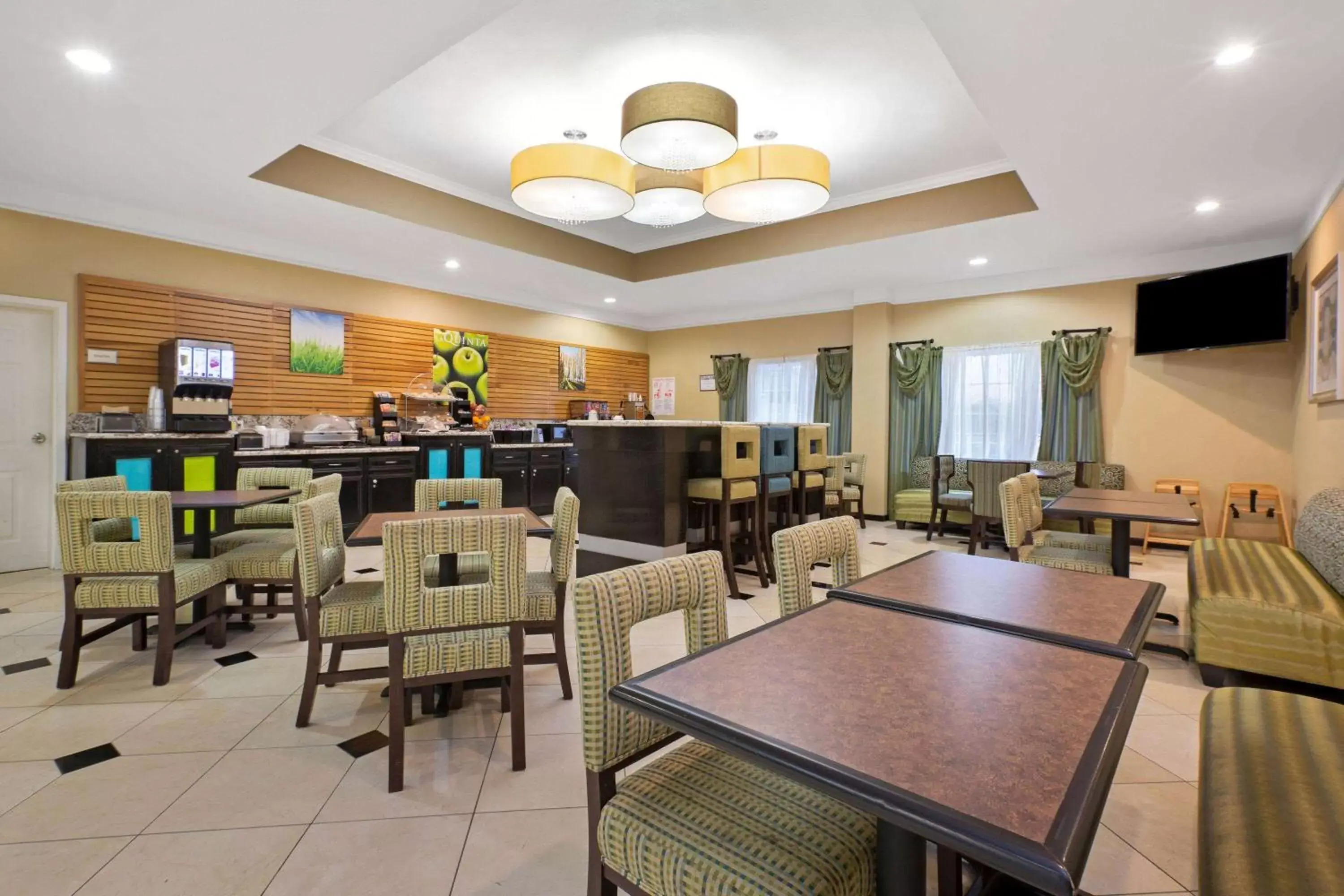 Restaurant/places to eat in La Quinta by Wyndham Pearland Restaurant/places to eat in La Quinta by Wyndham Pearland