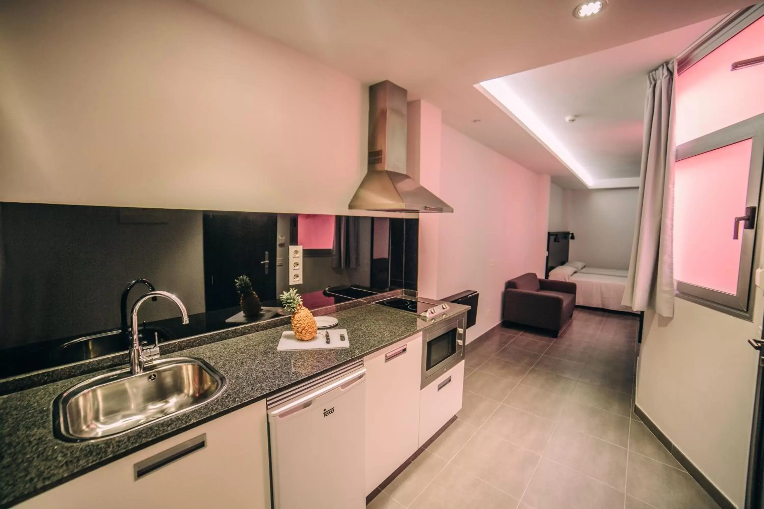 Kitchen or kitchenette, Kitchen/Kitchenette in Mannix Urban Apartments