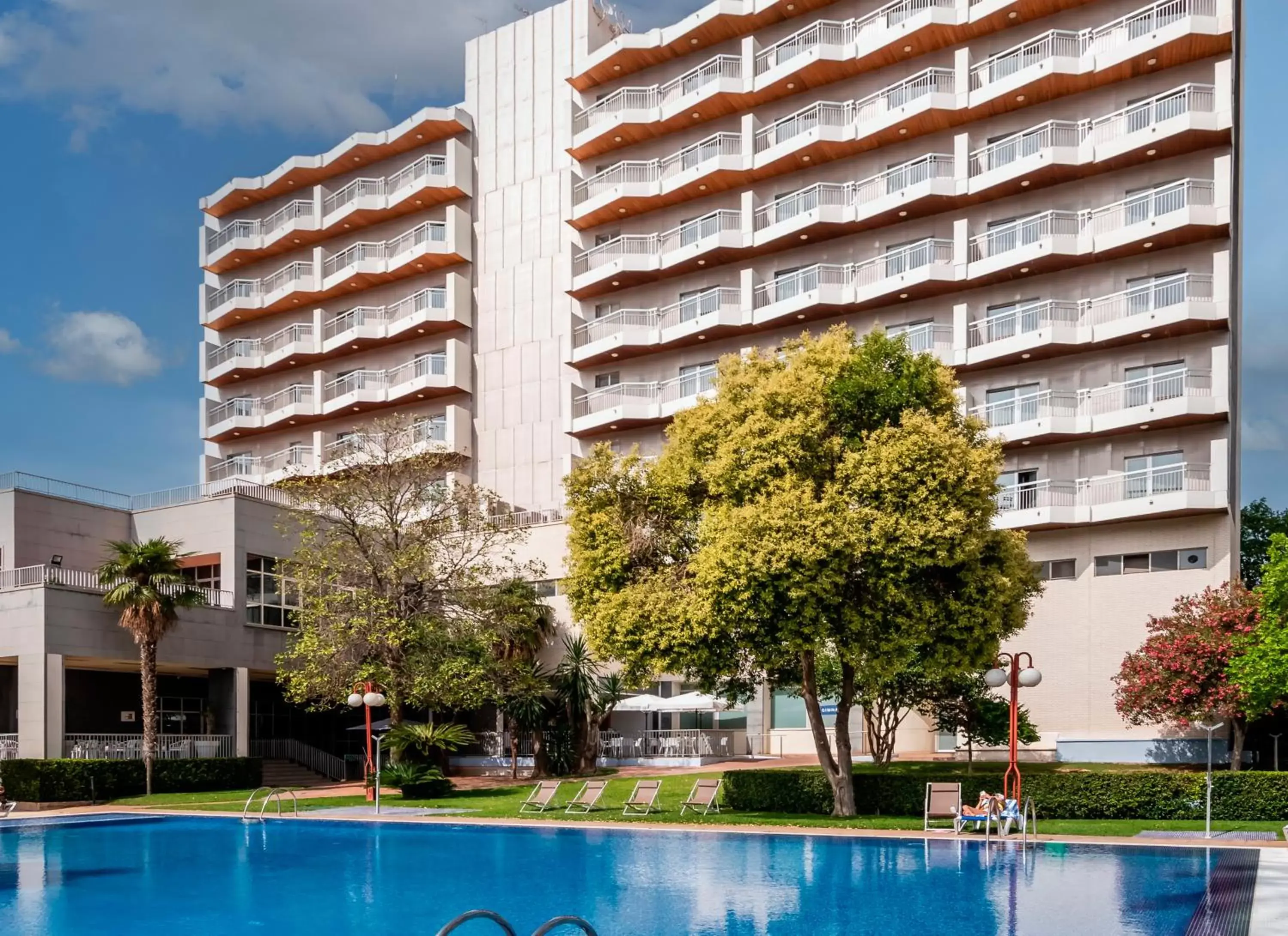 Property building, Swimming Pool in Hotel Medium Valencia