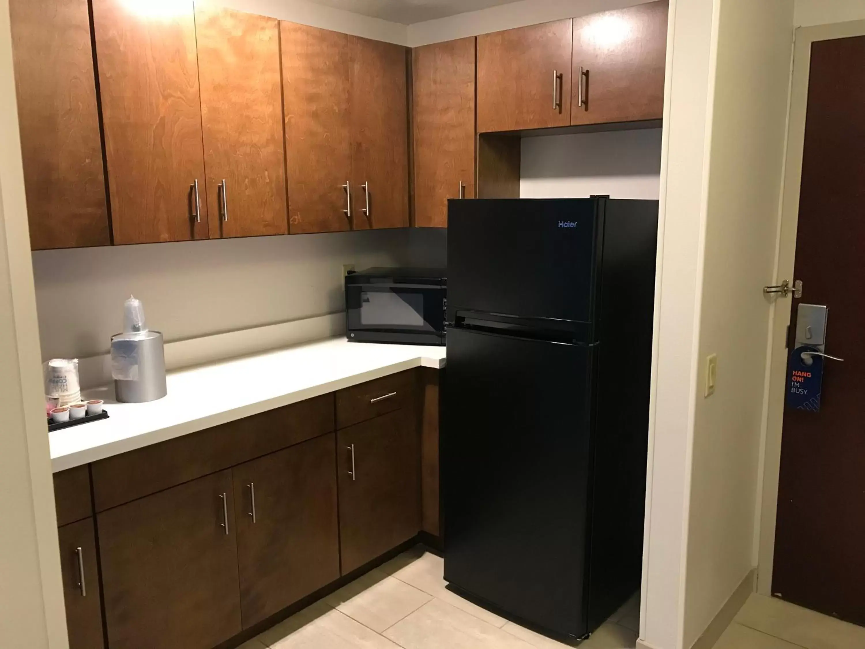 Photo of the whole room, Kitchen/Kitchenette in Holiday Inn Express Orlando - South Davenport, an IHG Hotel