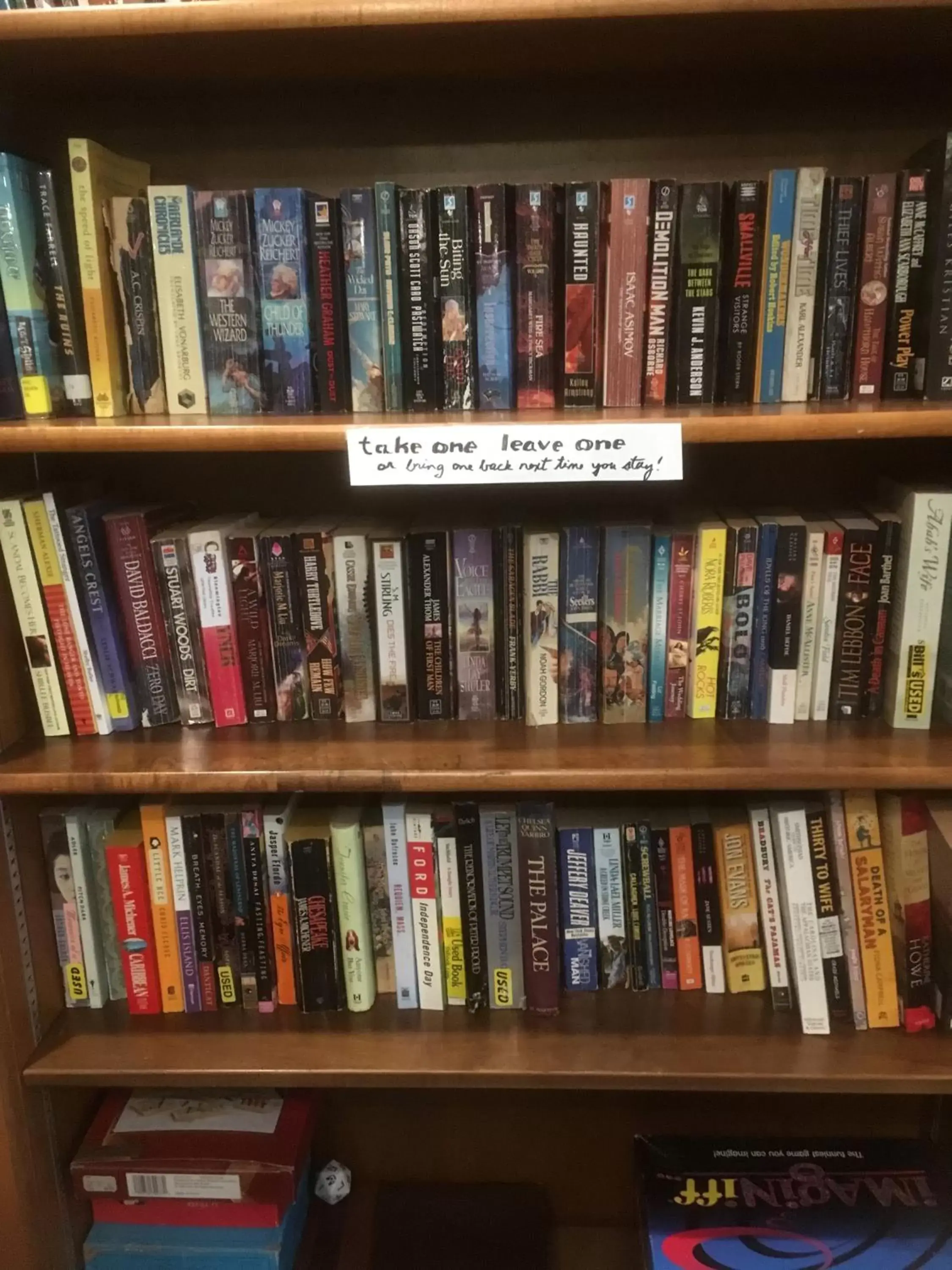 Activities, Library in Cascades Inn