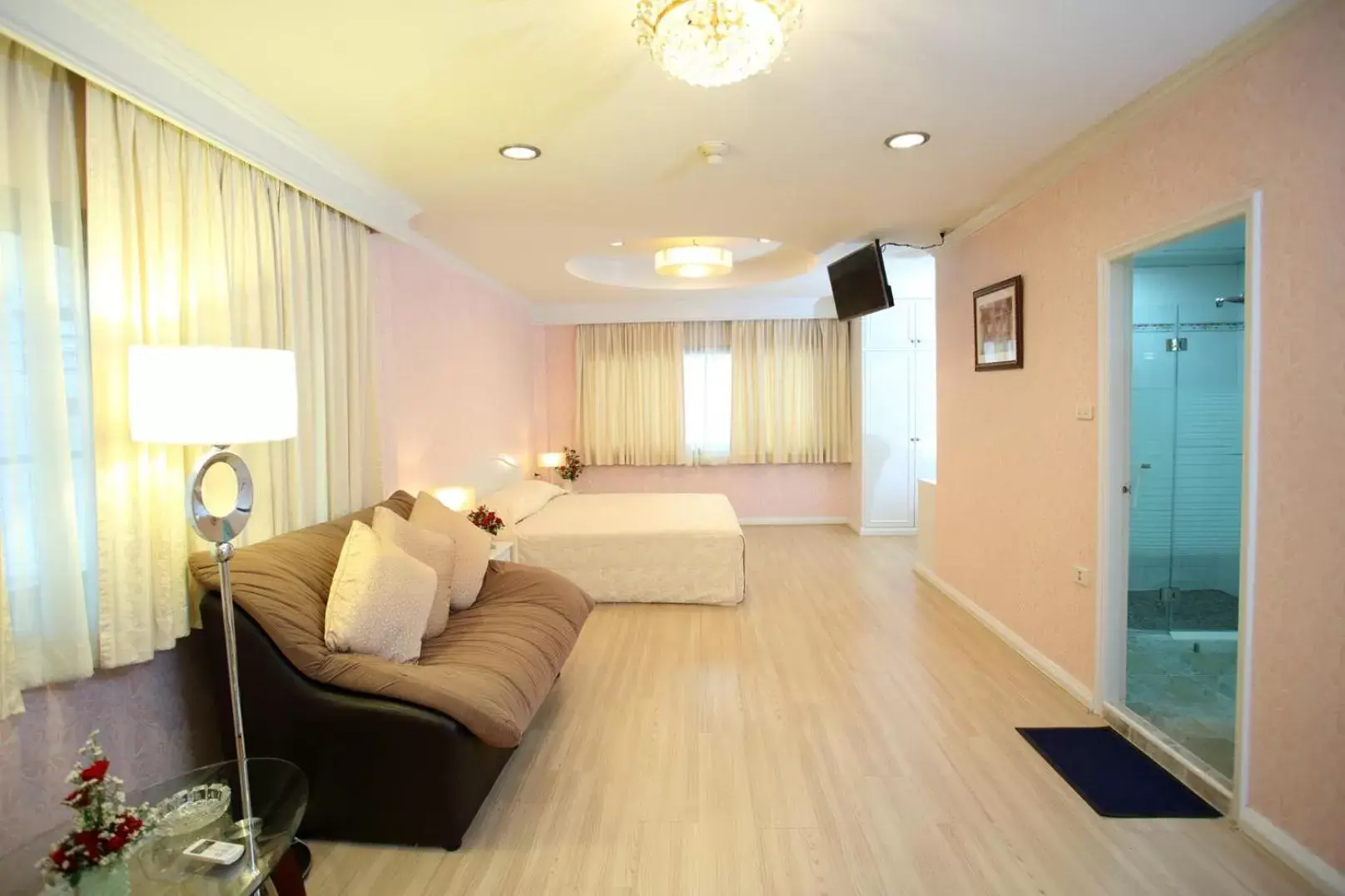 Bed in PJ Watergate Hotel Bed in PJ Watergate Hotel