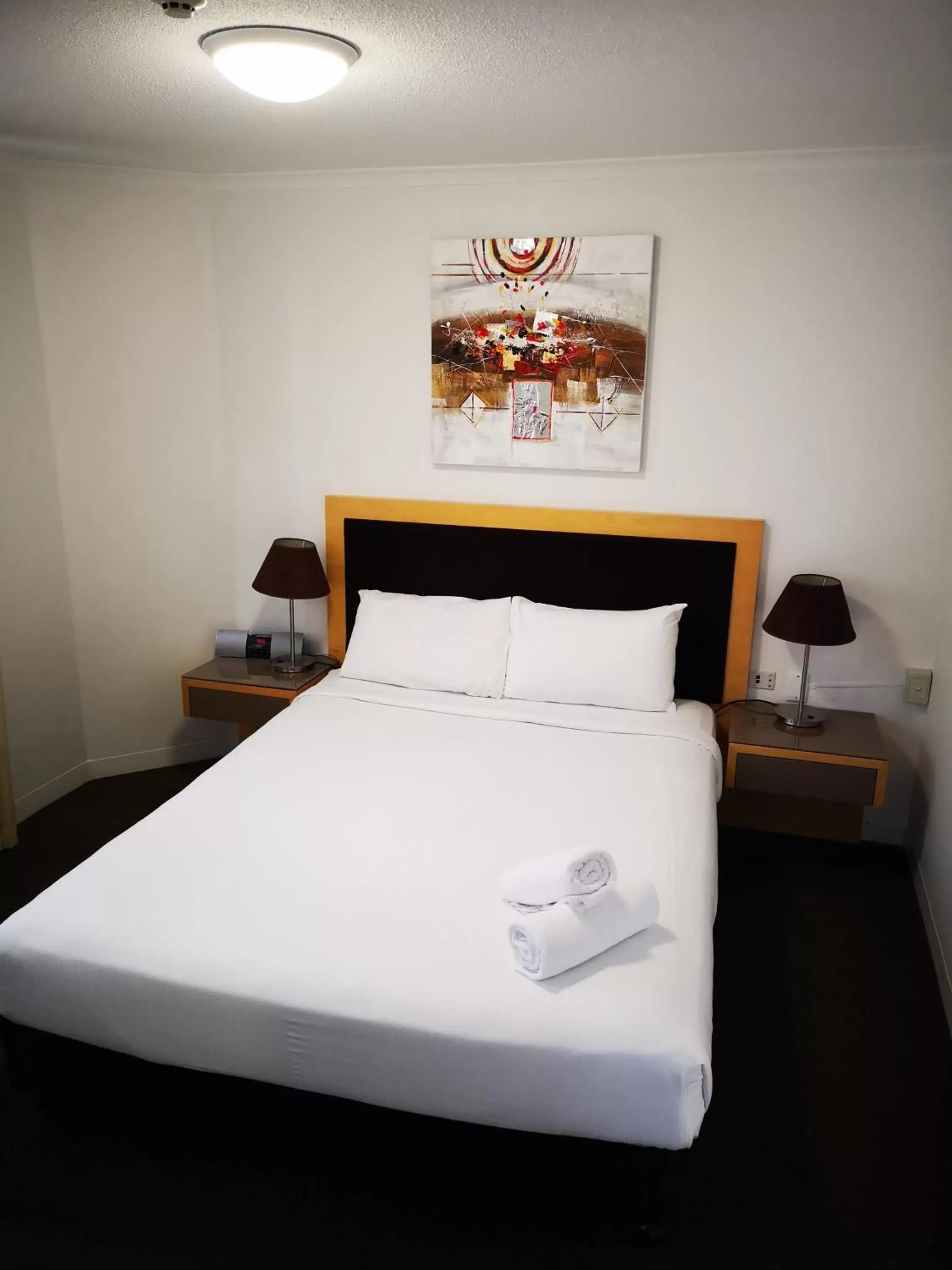 Bed in Abbey On Roma Hotel & Apartments