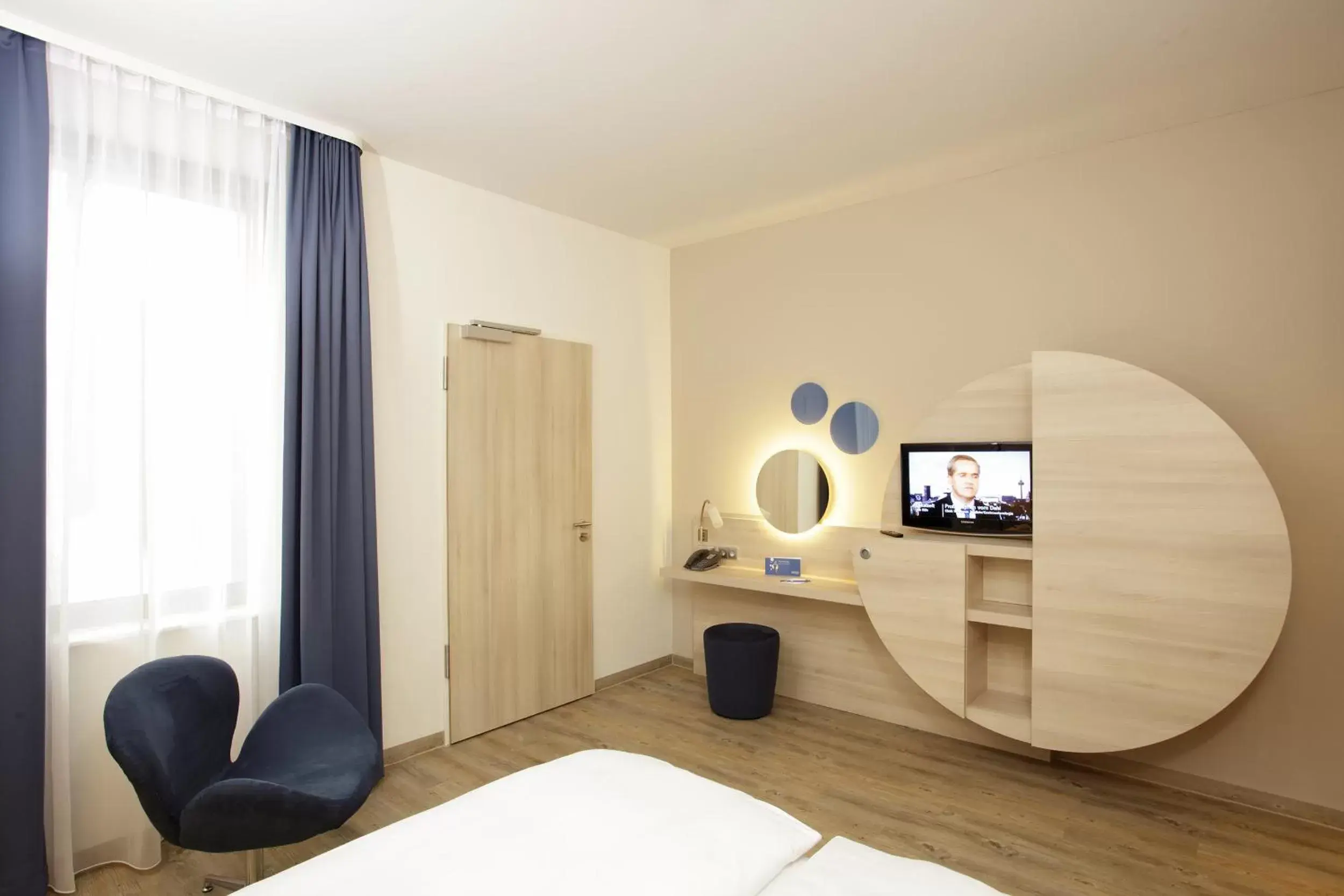TV and multimedia, Bed in H2 Hotel Berlin-Alexanderplatz