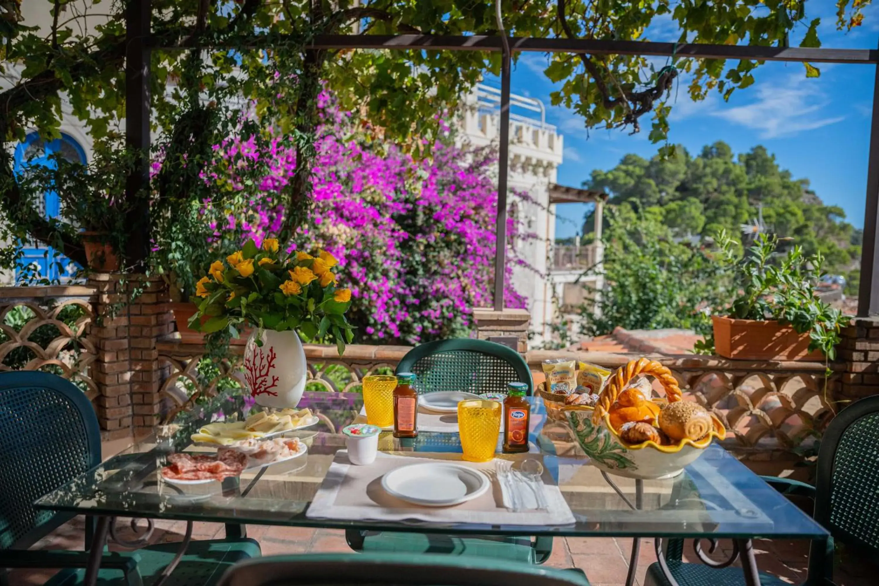 Balcony/Terrace, Restaurant/Places to Eat in Mendolia Beach Hotel