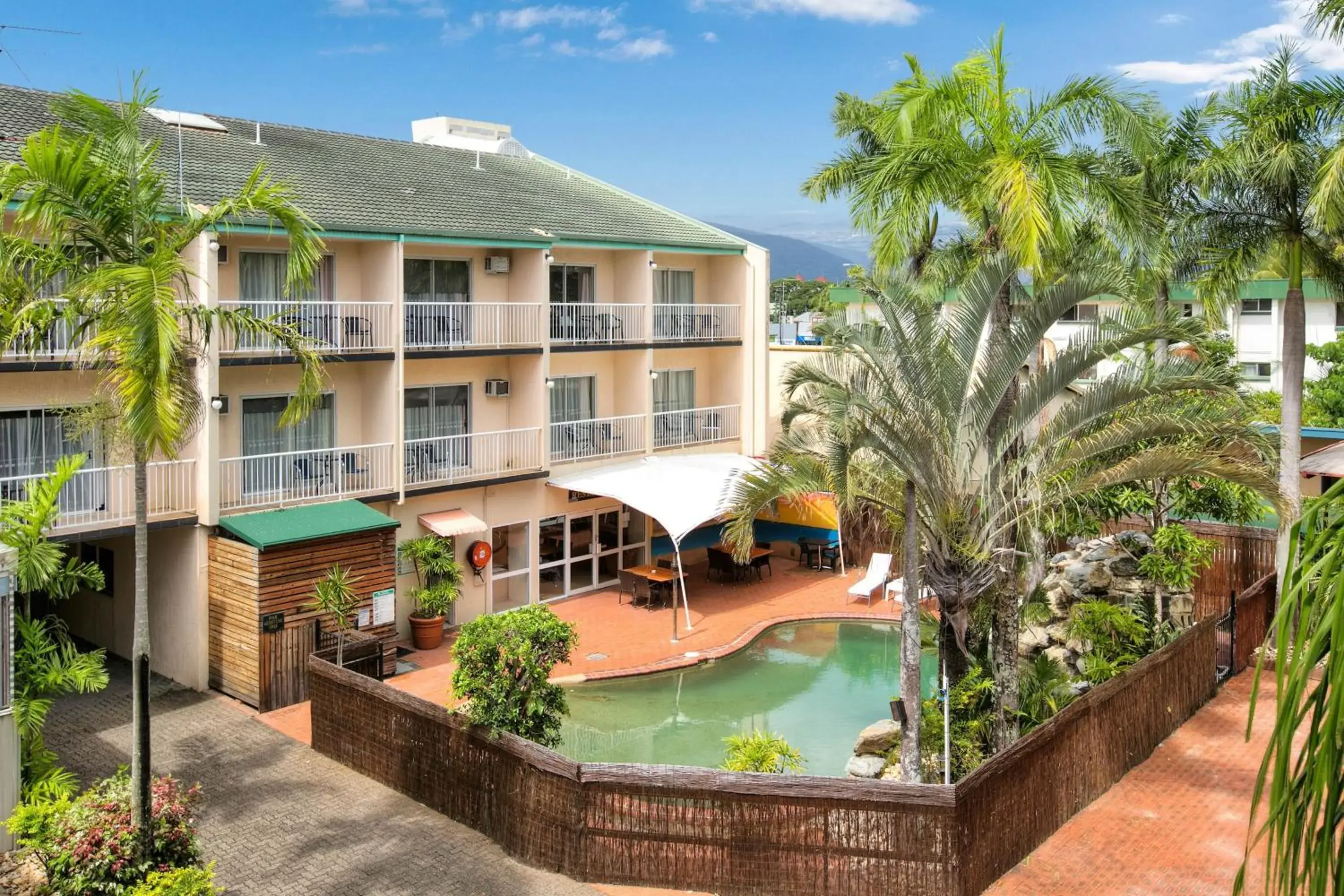 Facade/entrance, Pool View in Cairns City Sheridan Motel