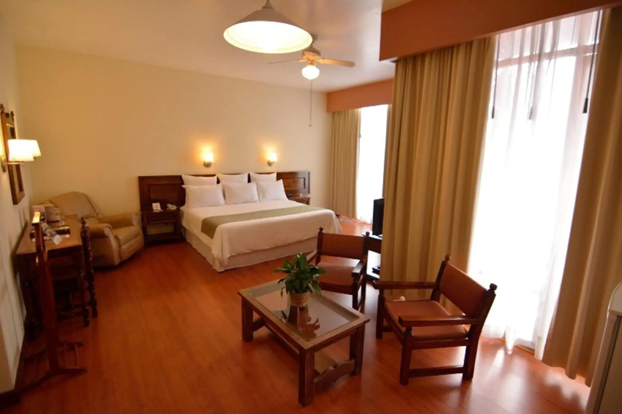 Bed in Plaza Uruapan Hotel 