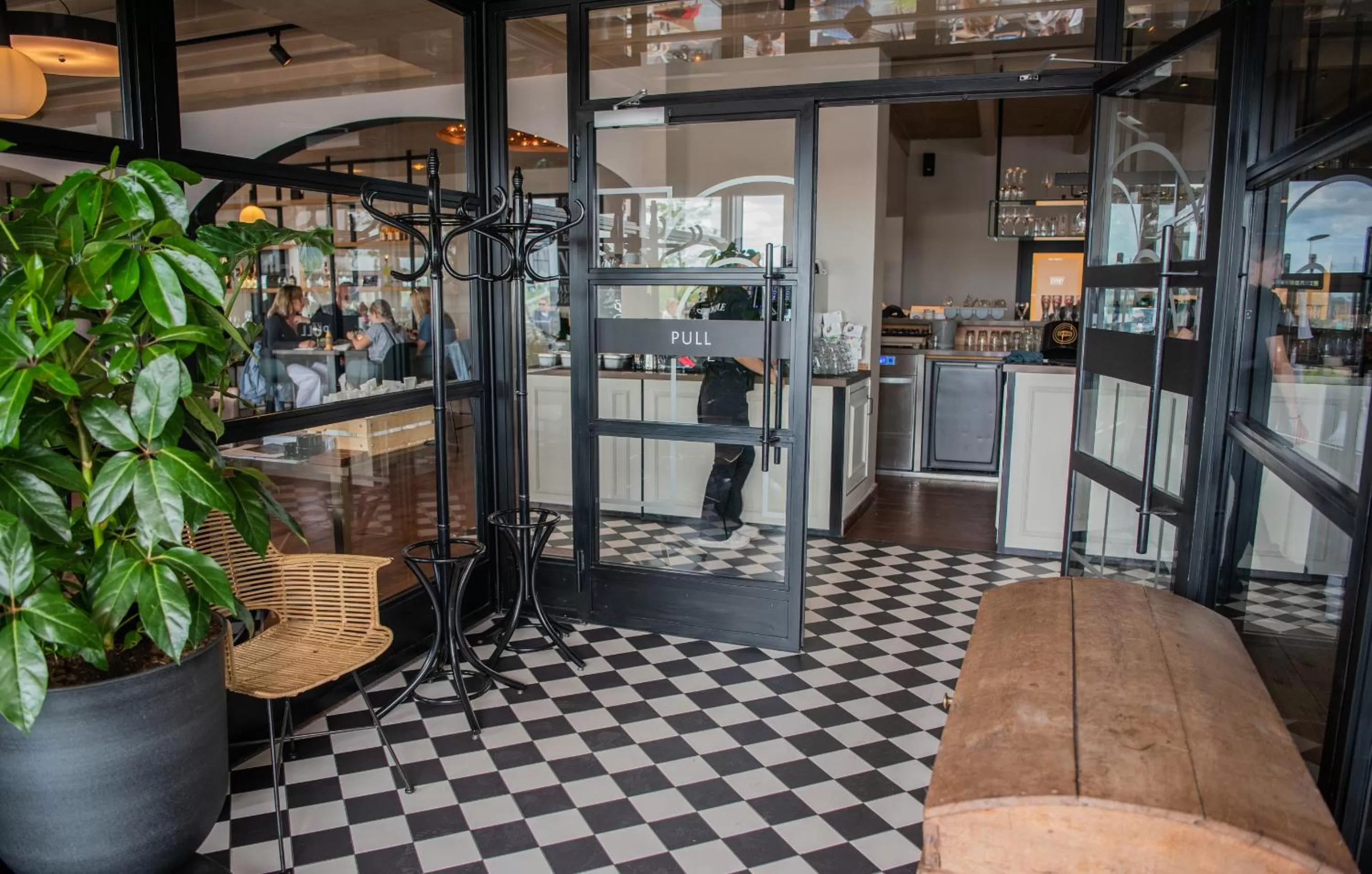 Restaurant/places to eat in Restaurant & Hotel Monopole Harderwijk