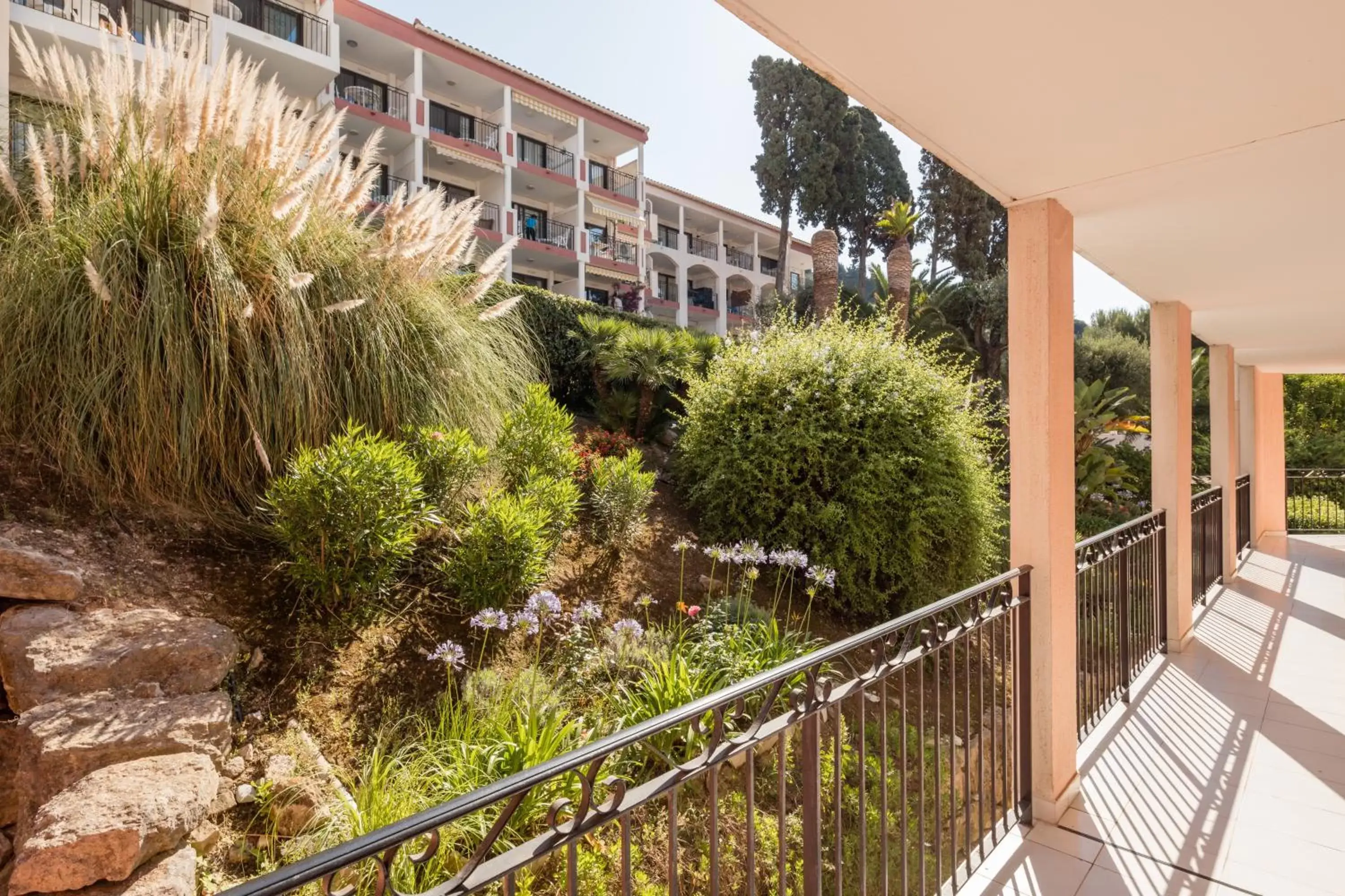 Property building, Balcony/Terrace in Résidence Pierre & Vacances l'Ange Gardien