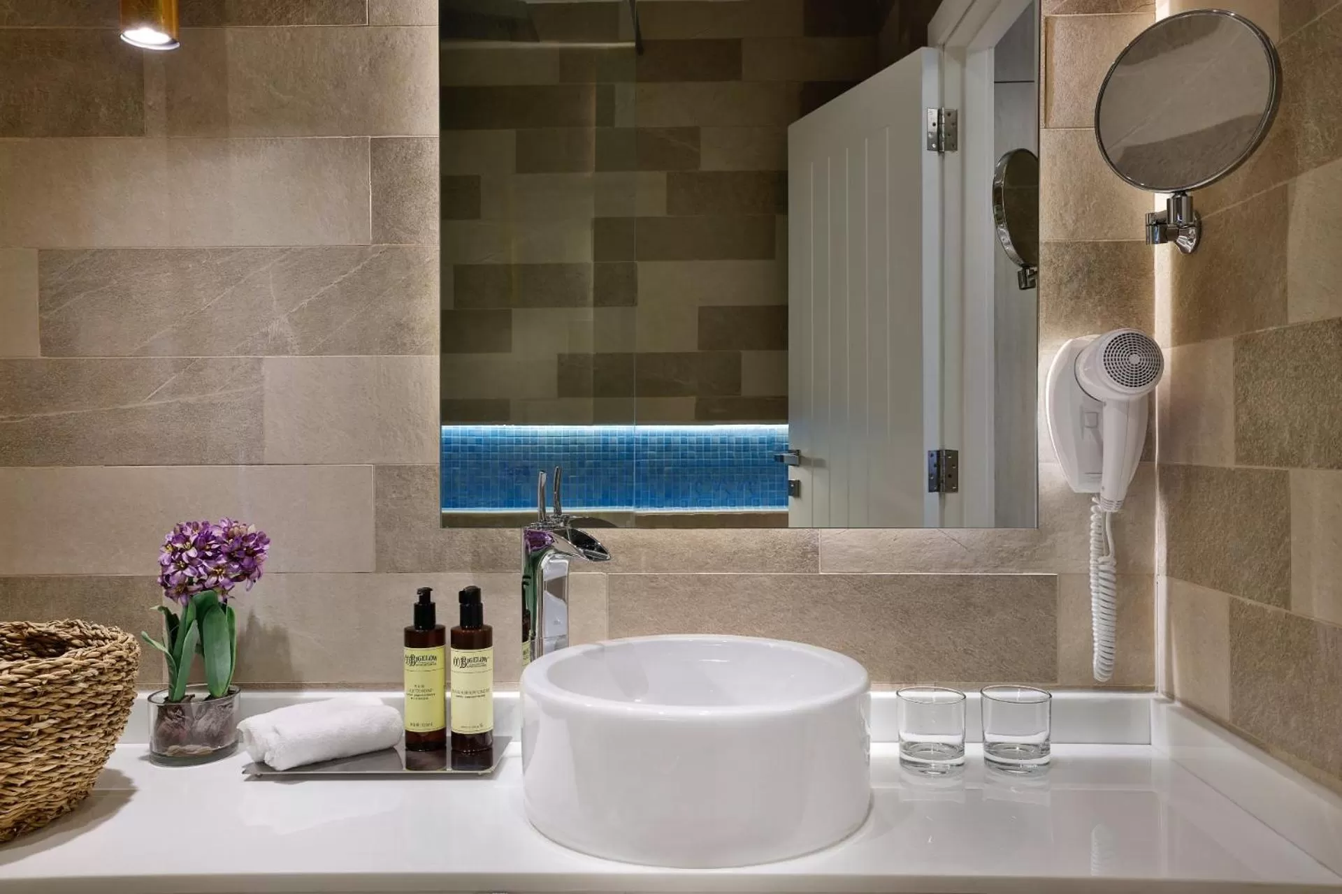 Toilet in NH Collection Dubai The Palm