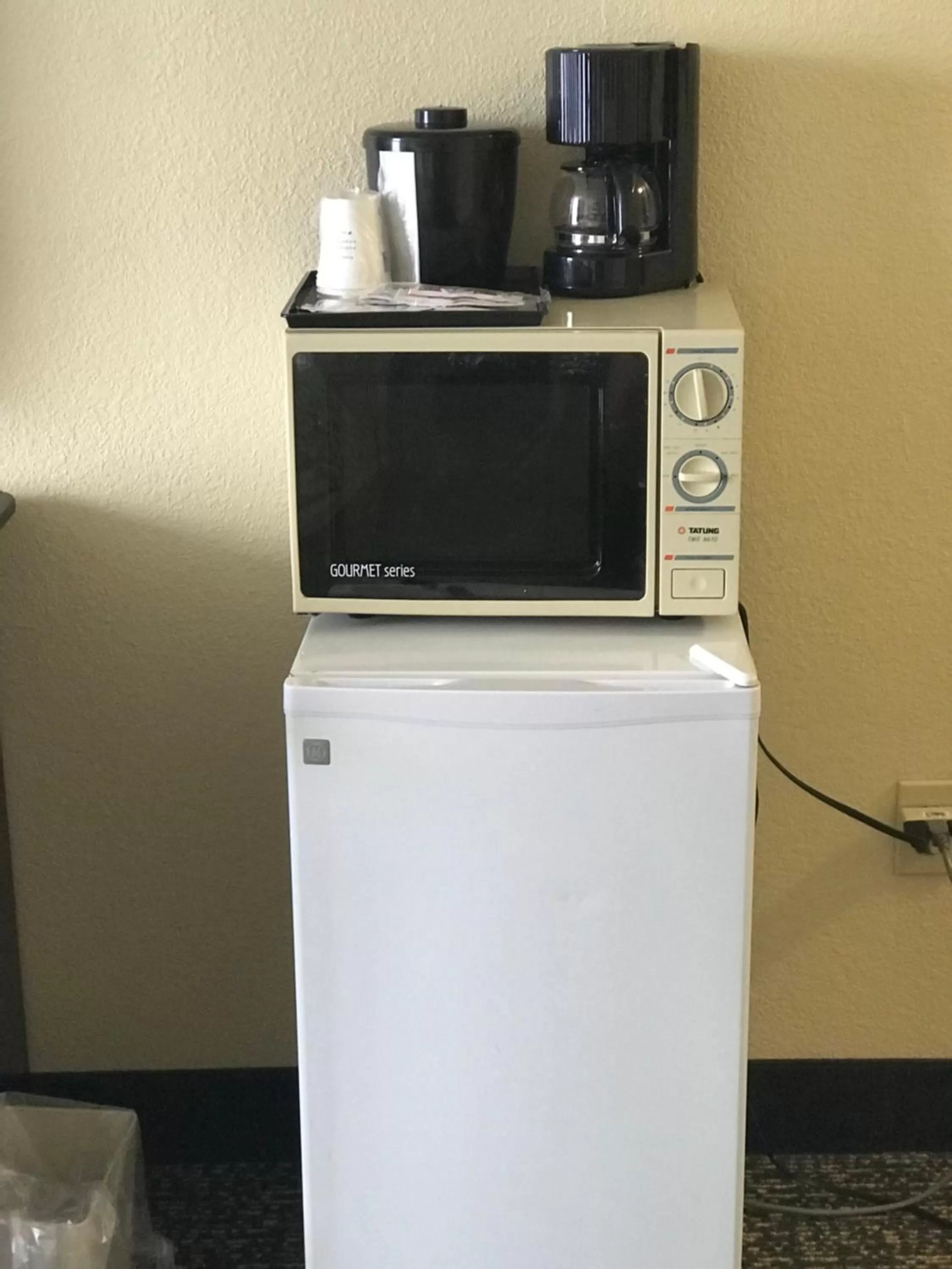 Coffee/tea facilities in Days Inn & Suites by Wyndham Tucker/Northlake