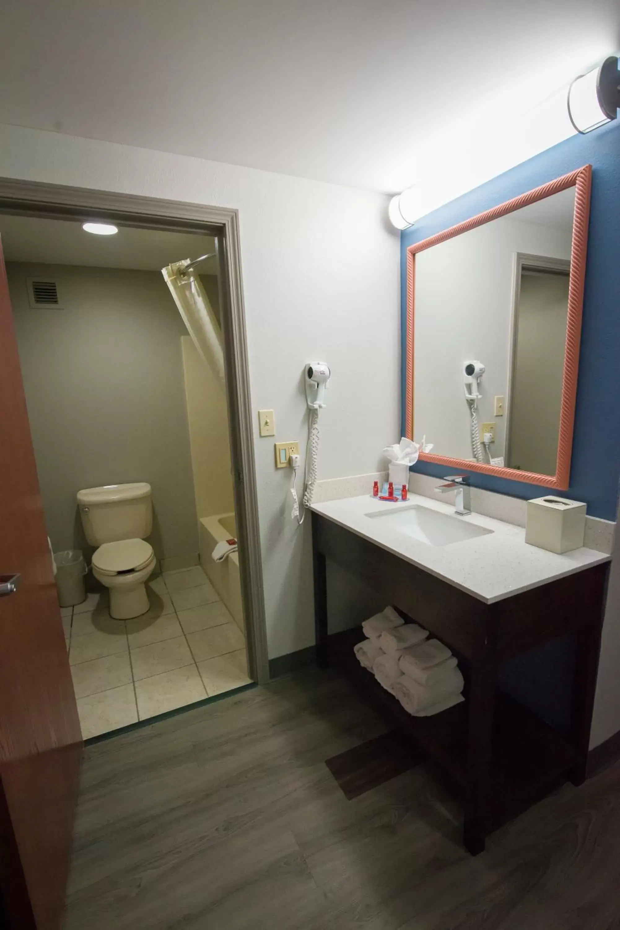 Shower, Bathroom in SureStay Plus by Best Western Louisville Airport Expo