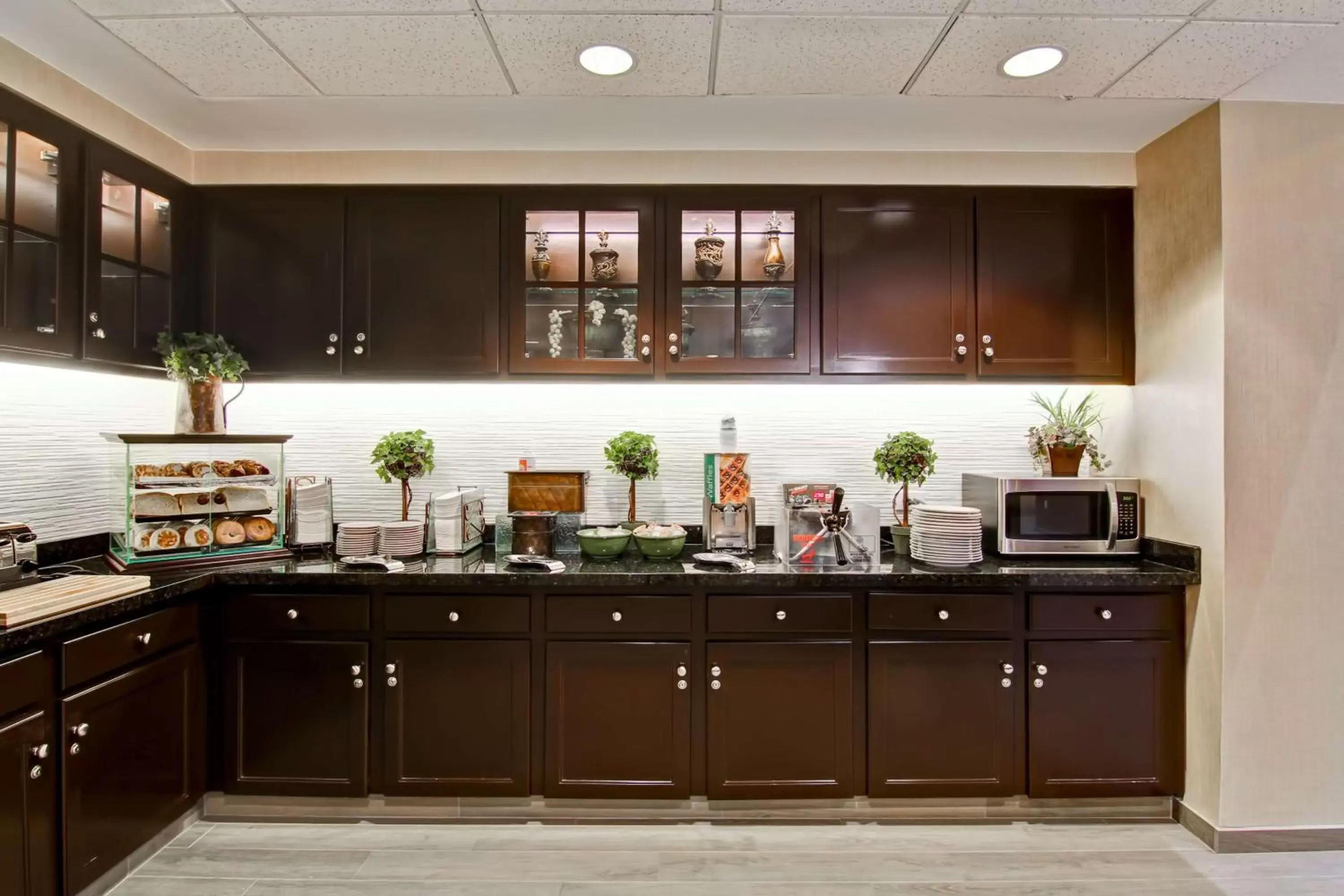 Dining area, Kitchen/Kitchenette in Homewood Suites Houston Kingwood Parc Airport Area