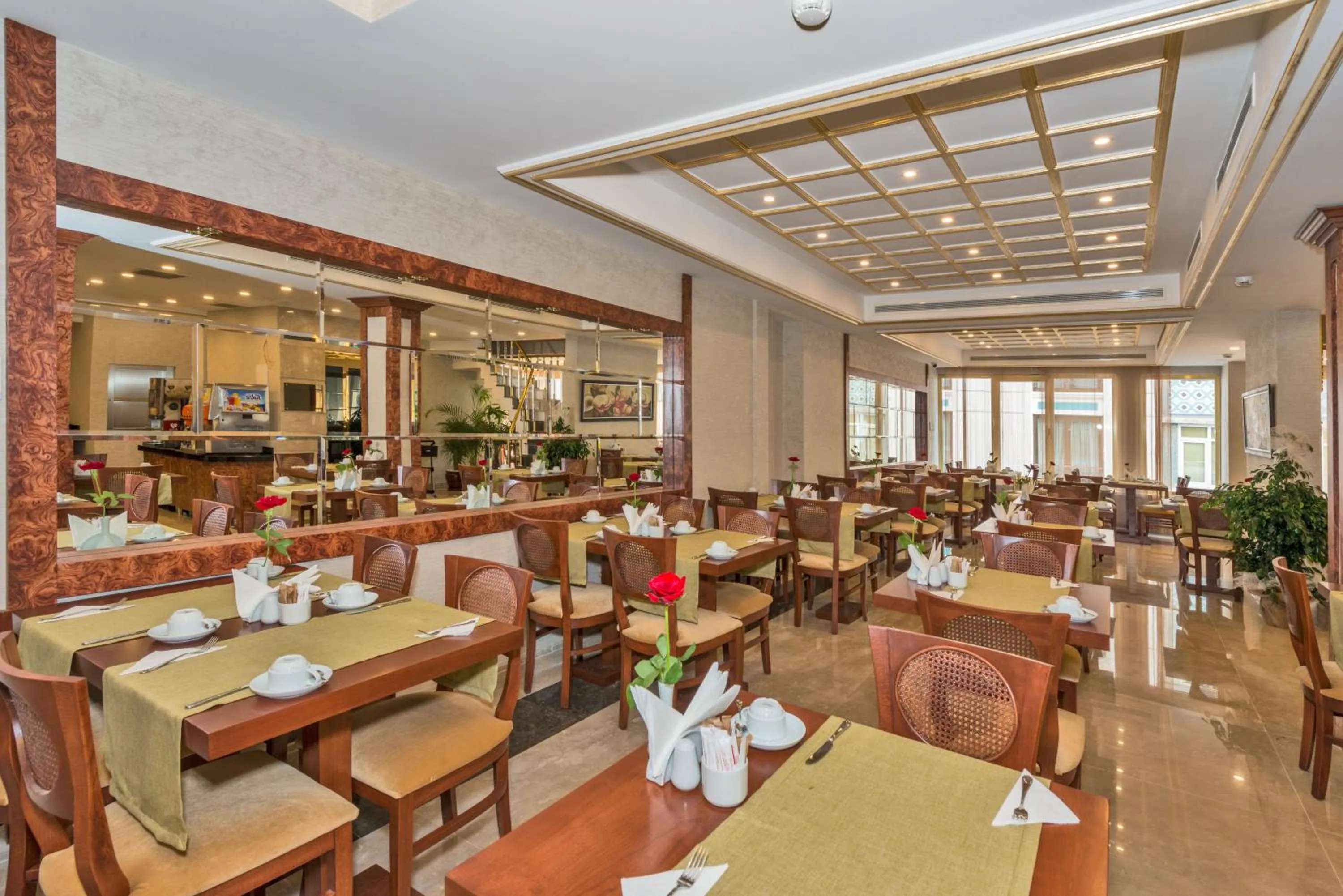 Restaurant/places to eat in Glorious Hotel