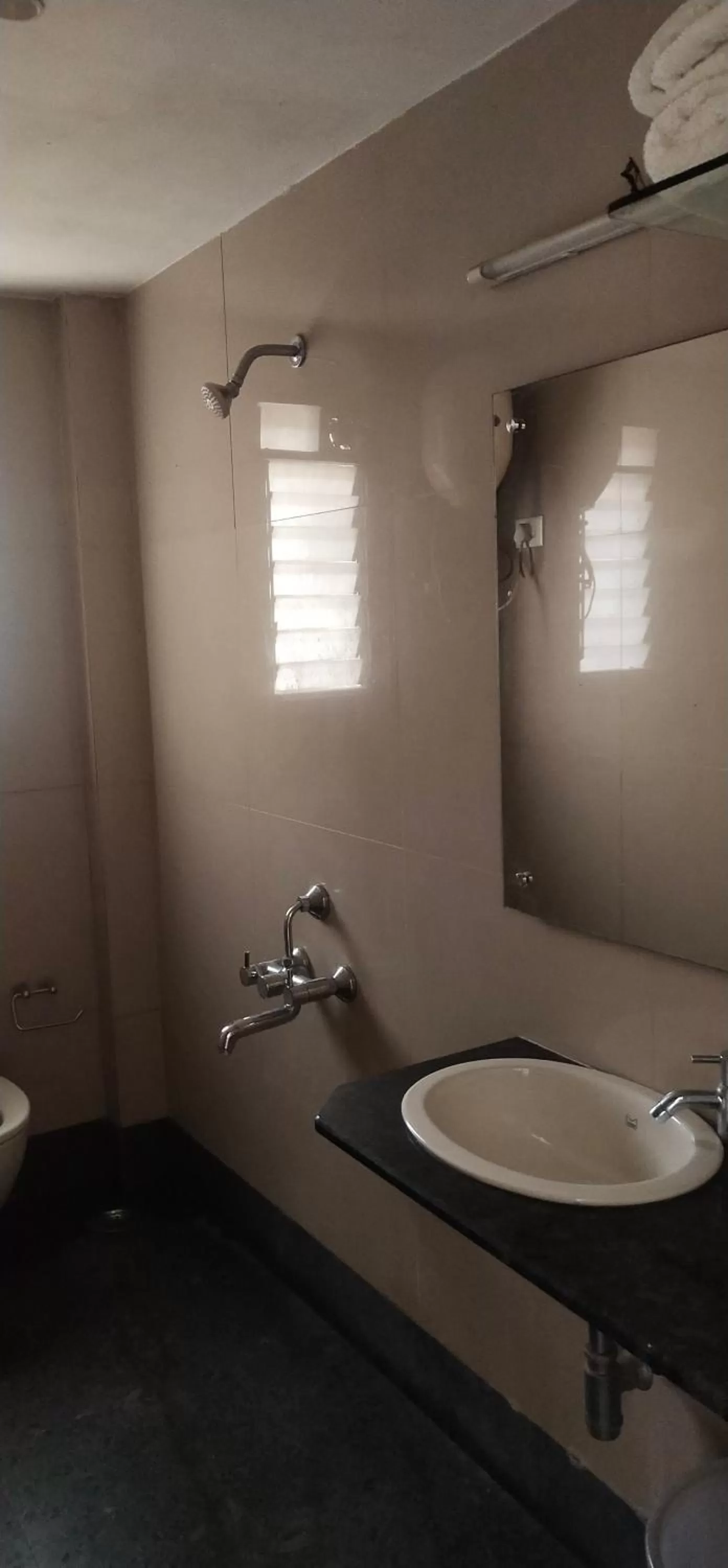 Bathroom in Hotel Sumanchandra Suites