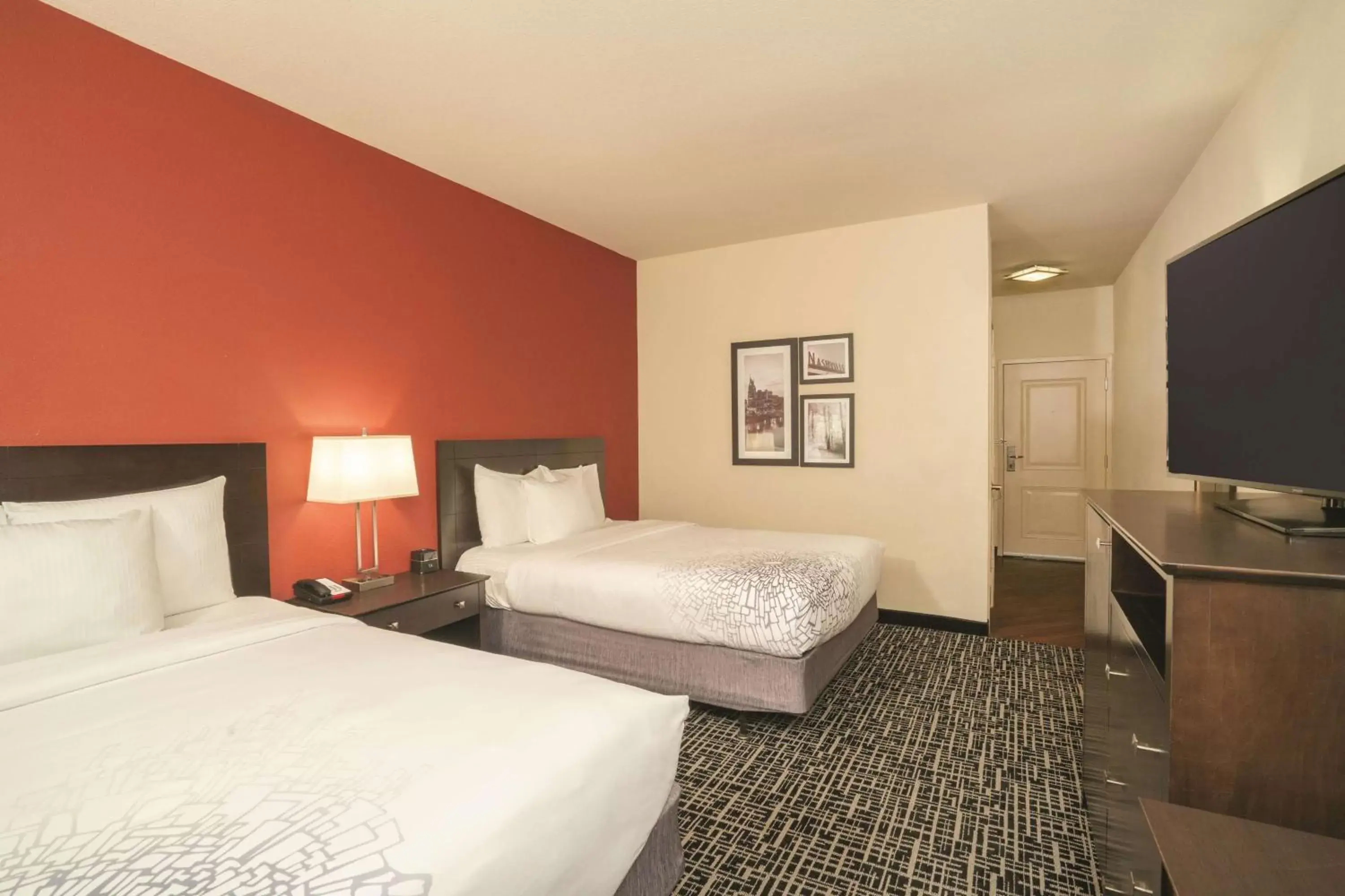 Photo of the whole room, Bed in La Quinta by Wyndham Smyrna TN - Nashville