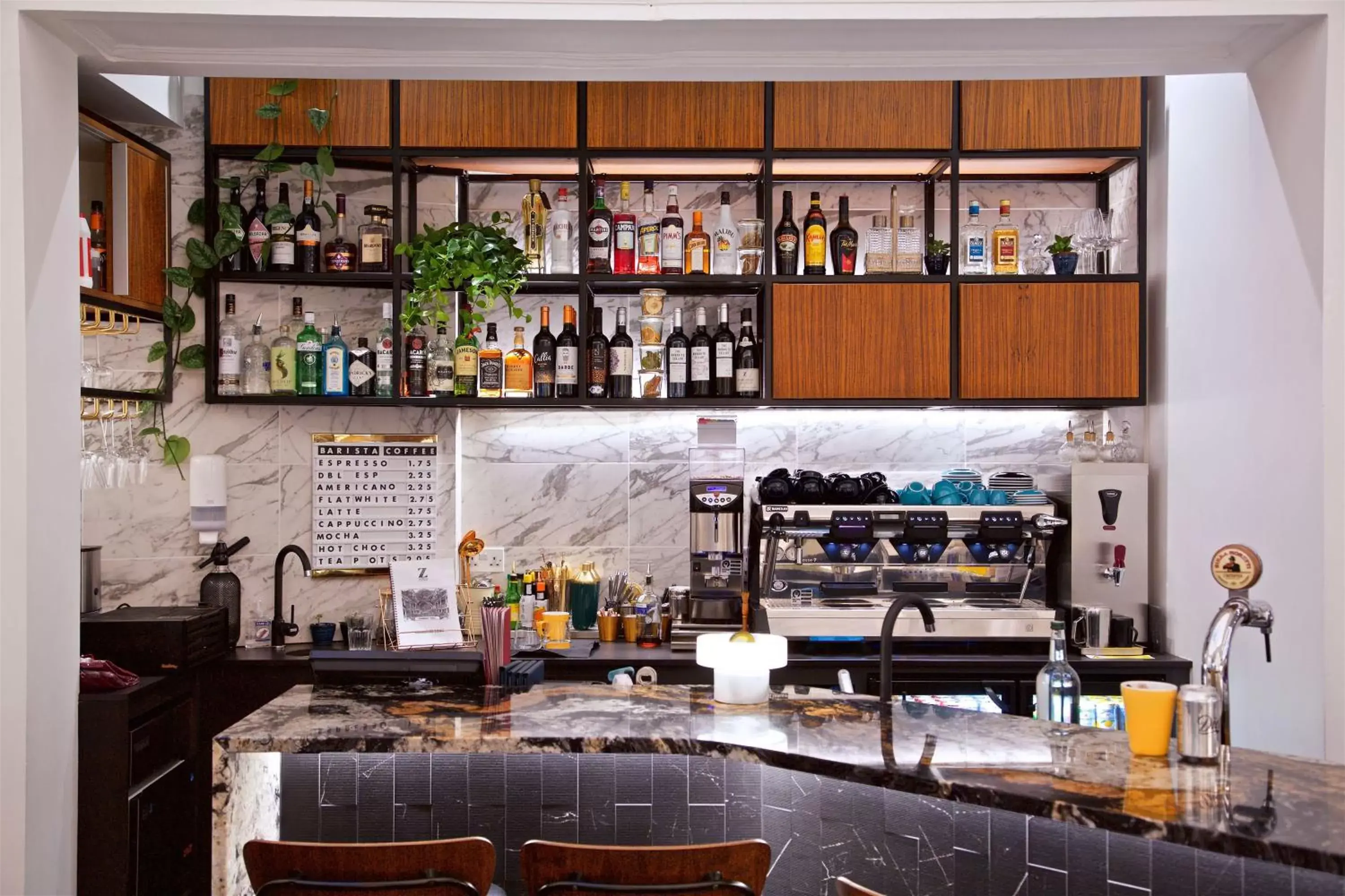 Coffee/tea facilities, Lounge/Bar in The Z Hotel Holborn